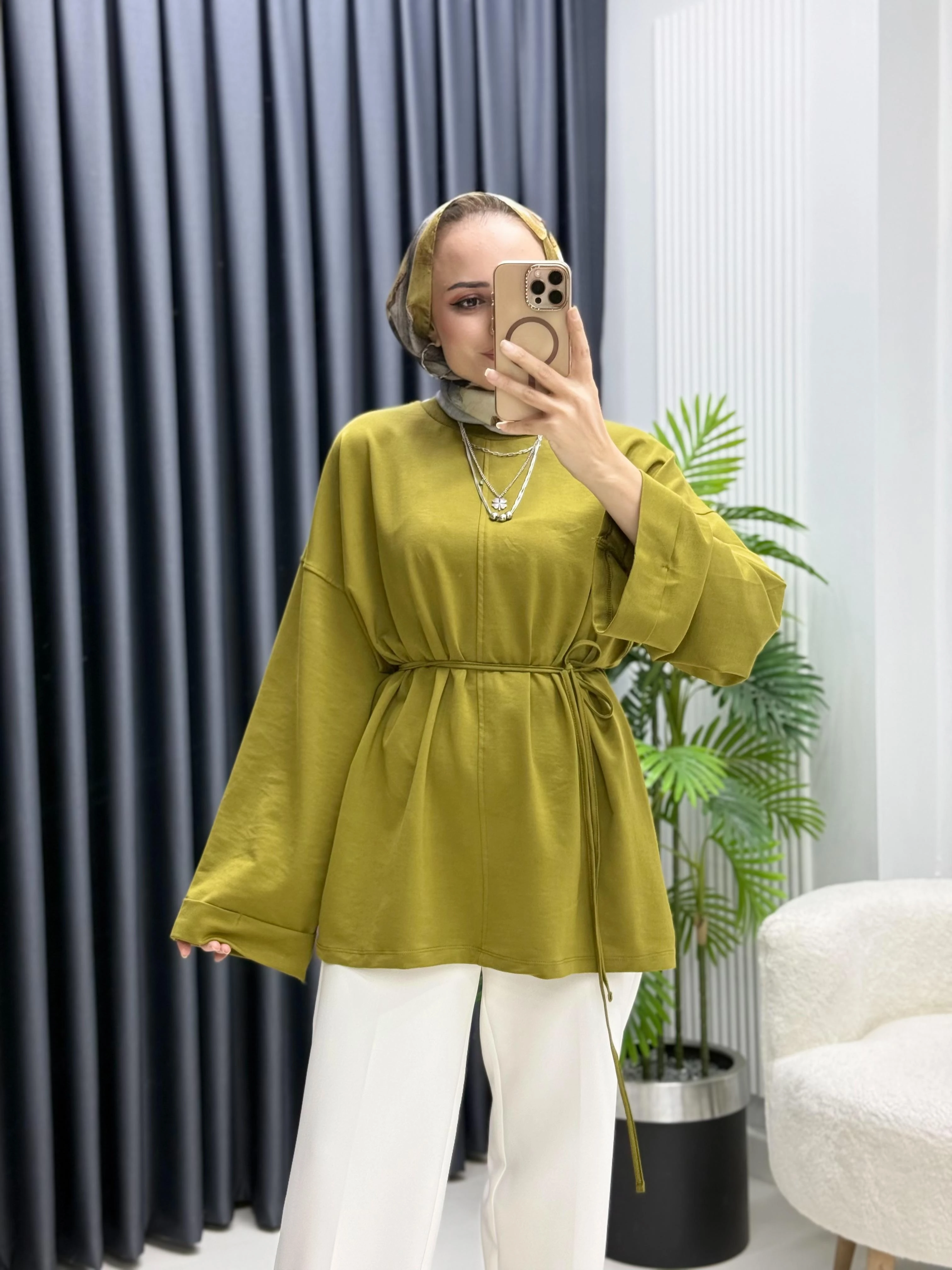 Dikiş Detaylı Bağlamalı Yırtmaçlı Sweatshirt