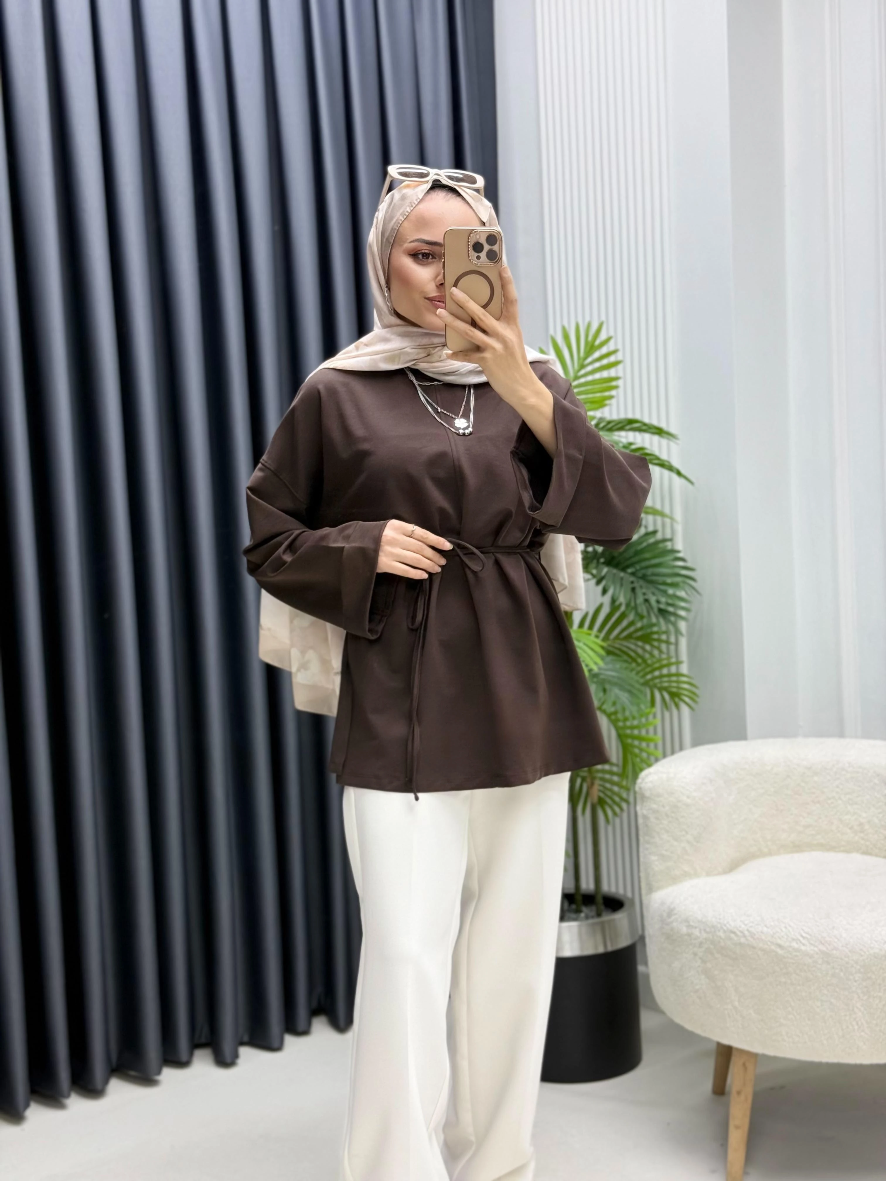 Dikiş Detaylı Bağlamalı Yırtmaçlı Sweatshirt