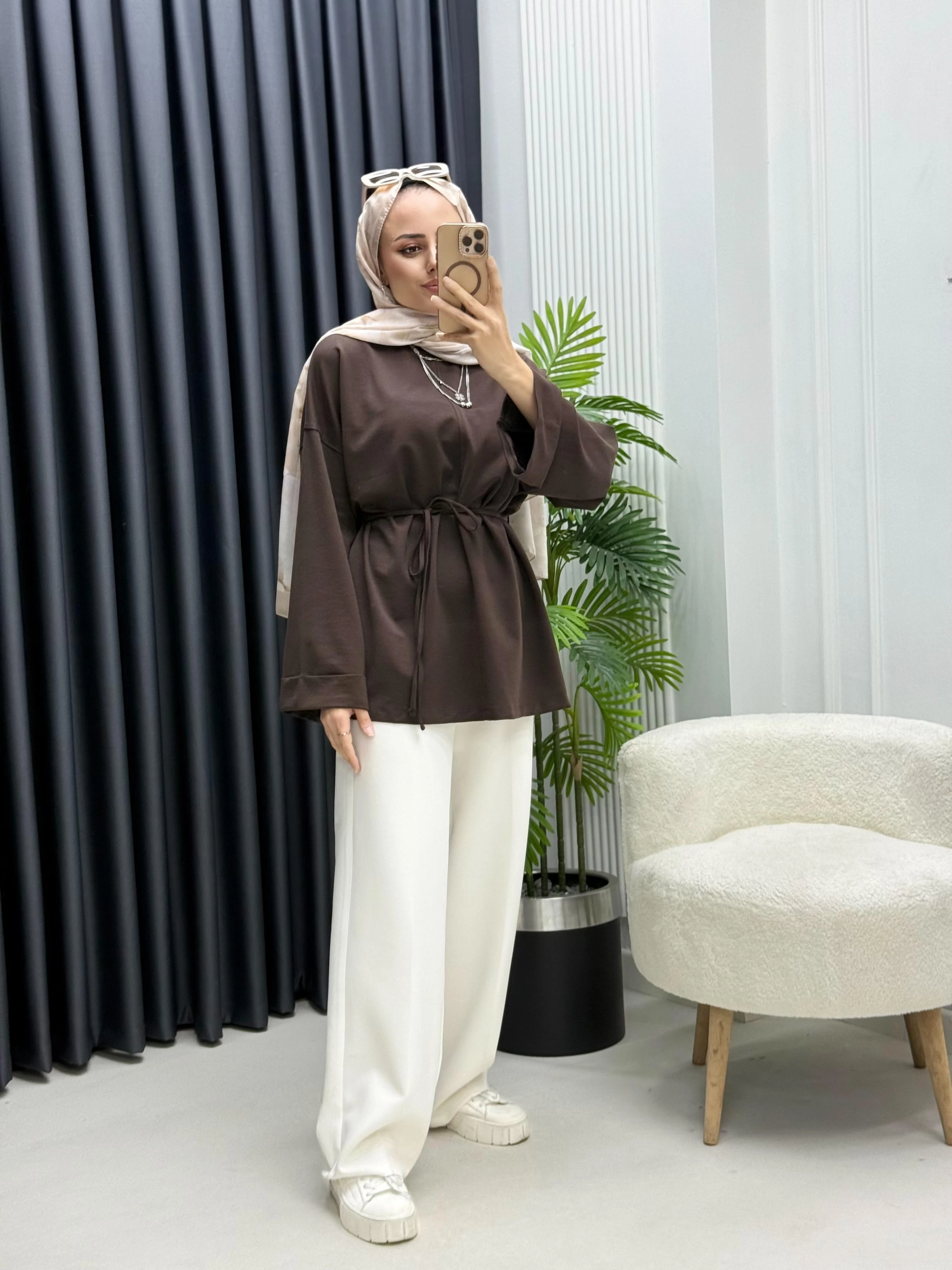 Dikiş Detaylı Bağlamalı Yırtmaçlı Sweatshirt