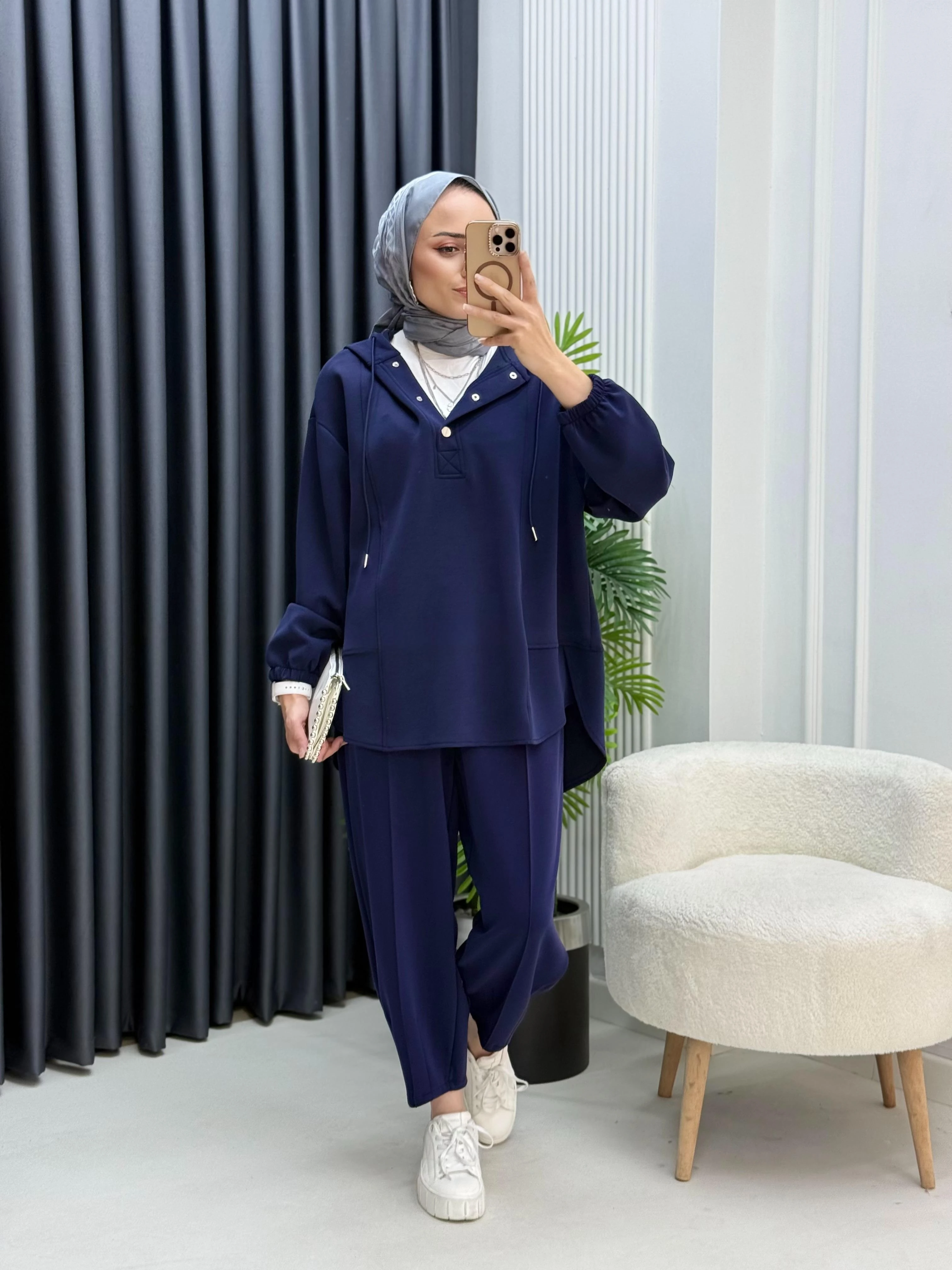 Çıtçıt Ve Kesik Detaylı Pantolonlu Takım