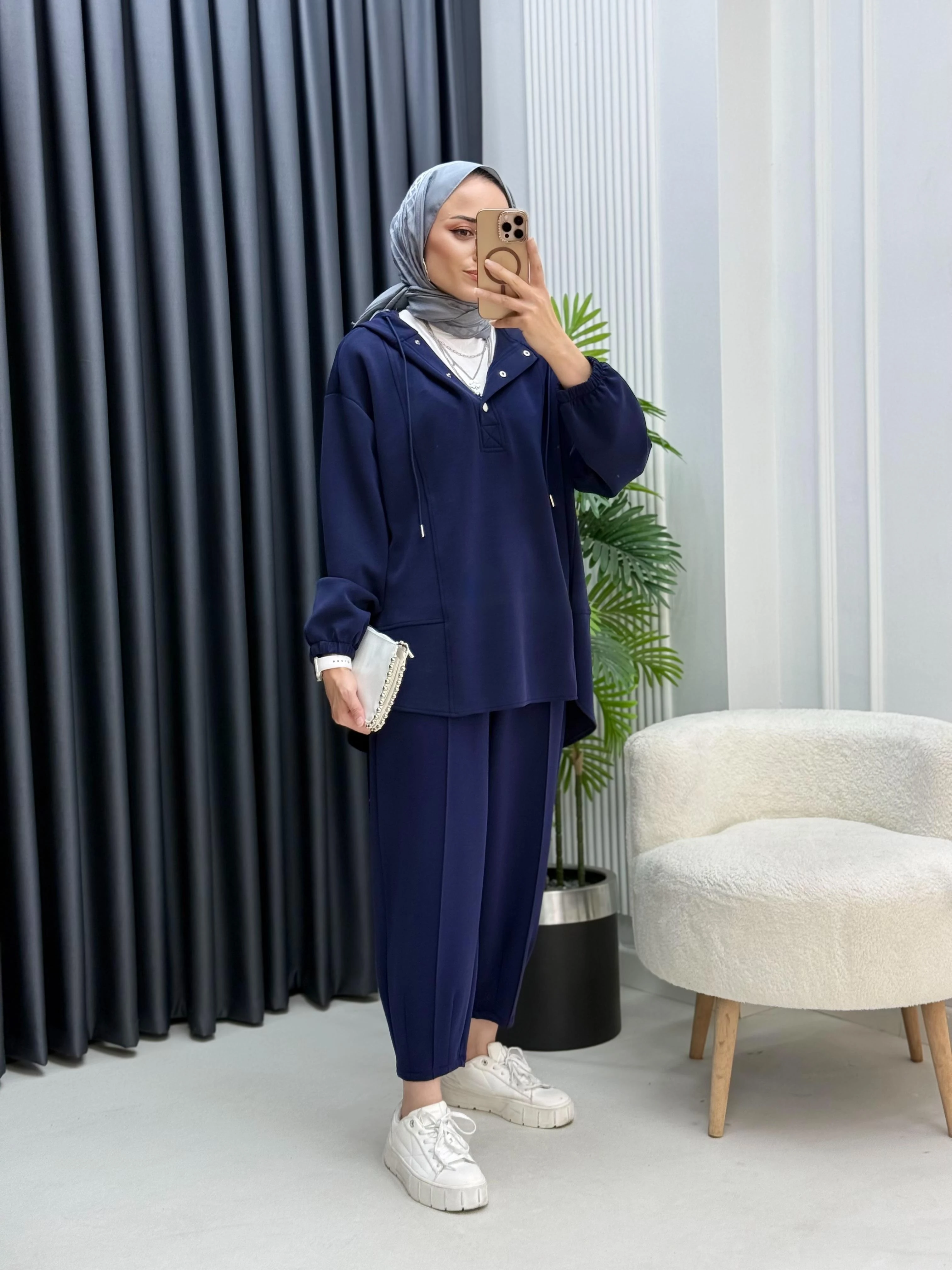 Çıtçıt Ve Kesik Detaylı Pantolonlu Takım