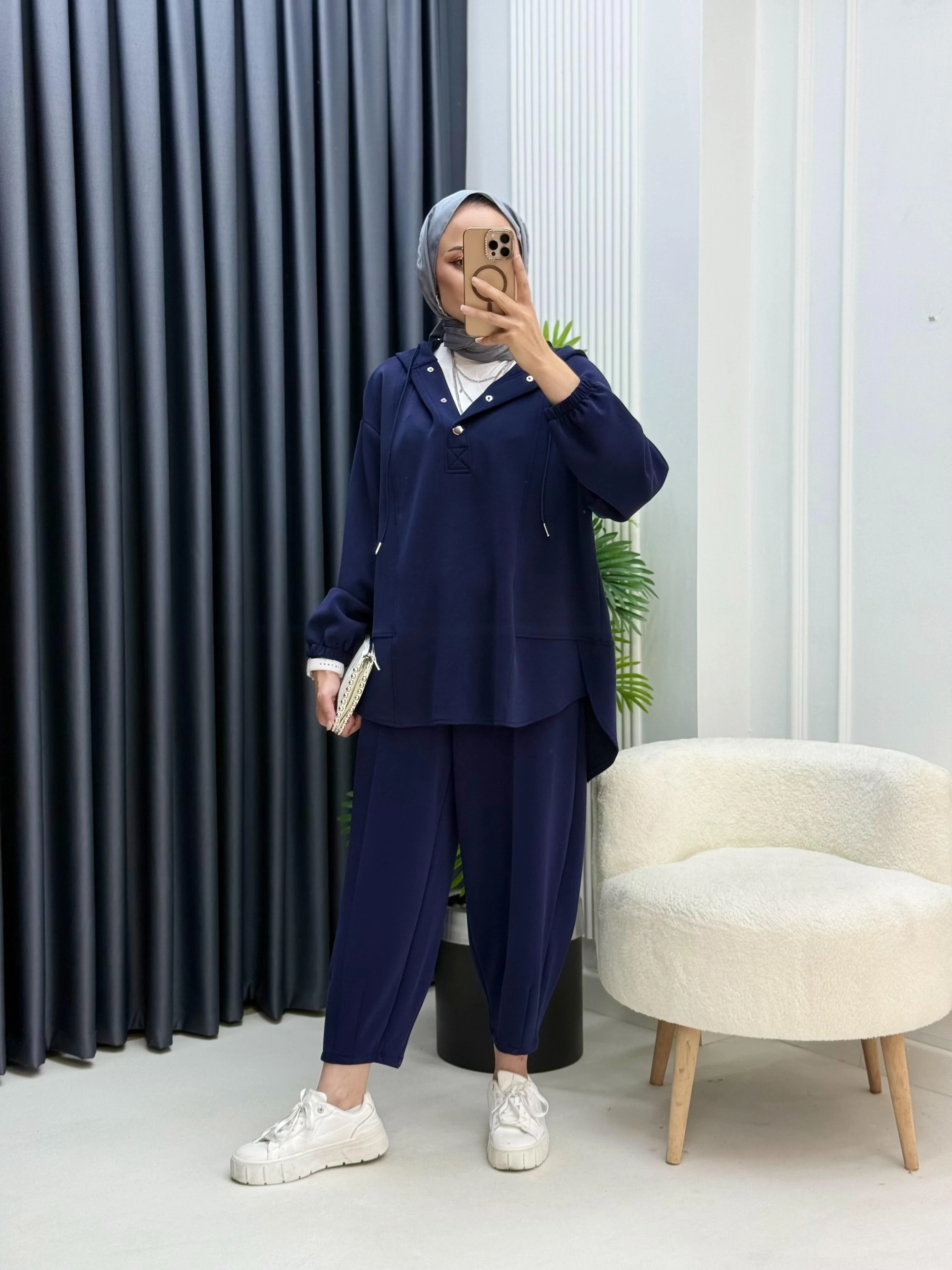 Çıtçıt Ve Kesik Detaylı Pantolonlu Takım