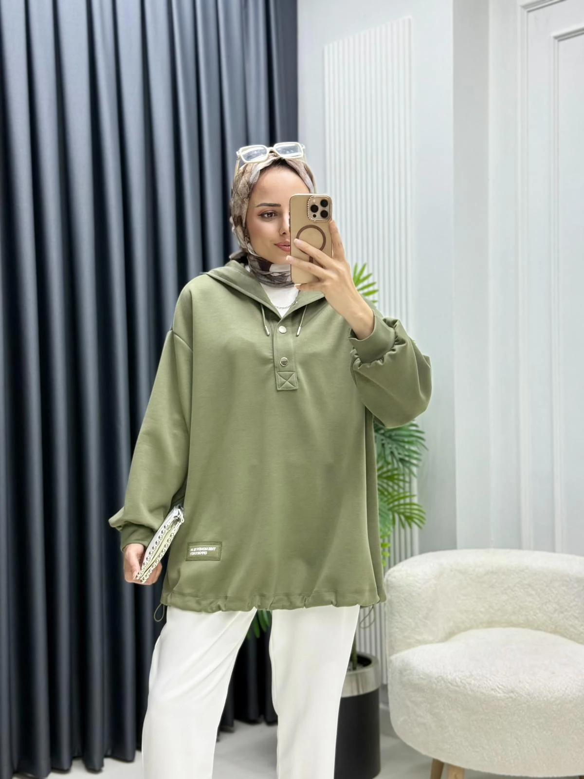 Karyoka Detaylı Kapişonlu Sweatshirt