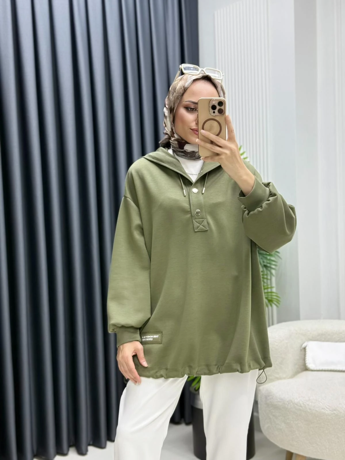 Karyoka Detaylı Kapişonlu Sweatshirt