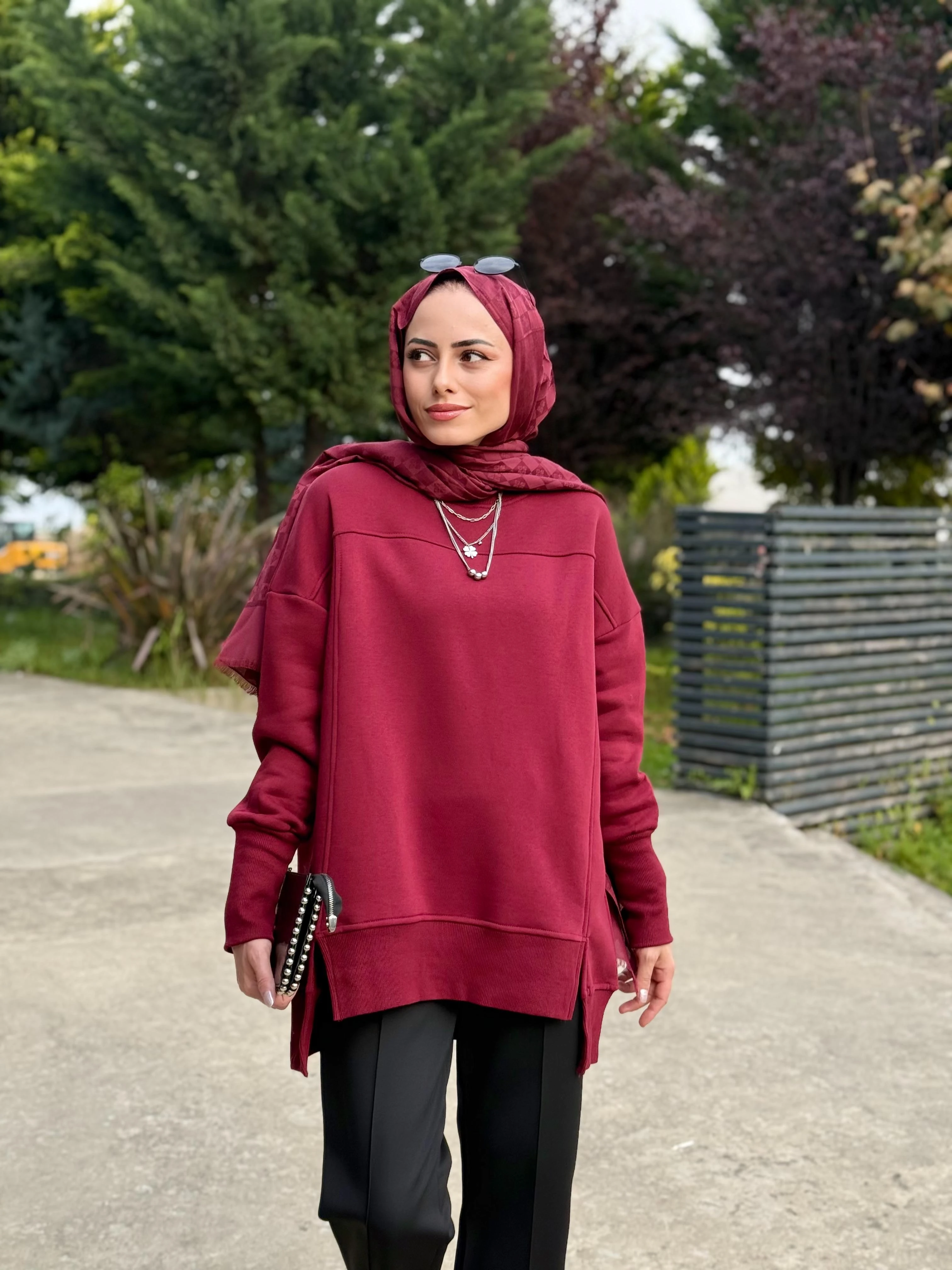 Parmak Geçirmeli Sweatshirt