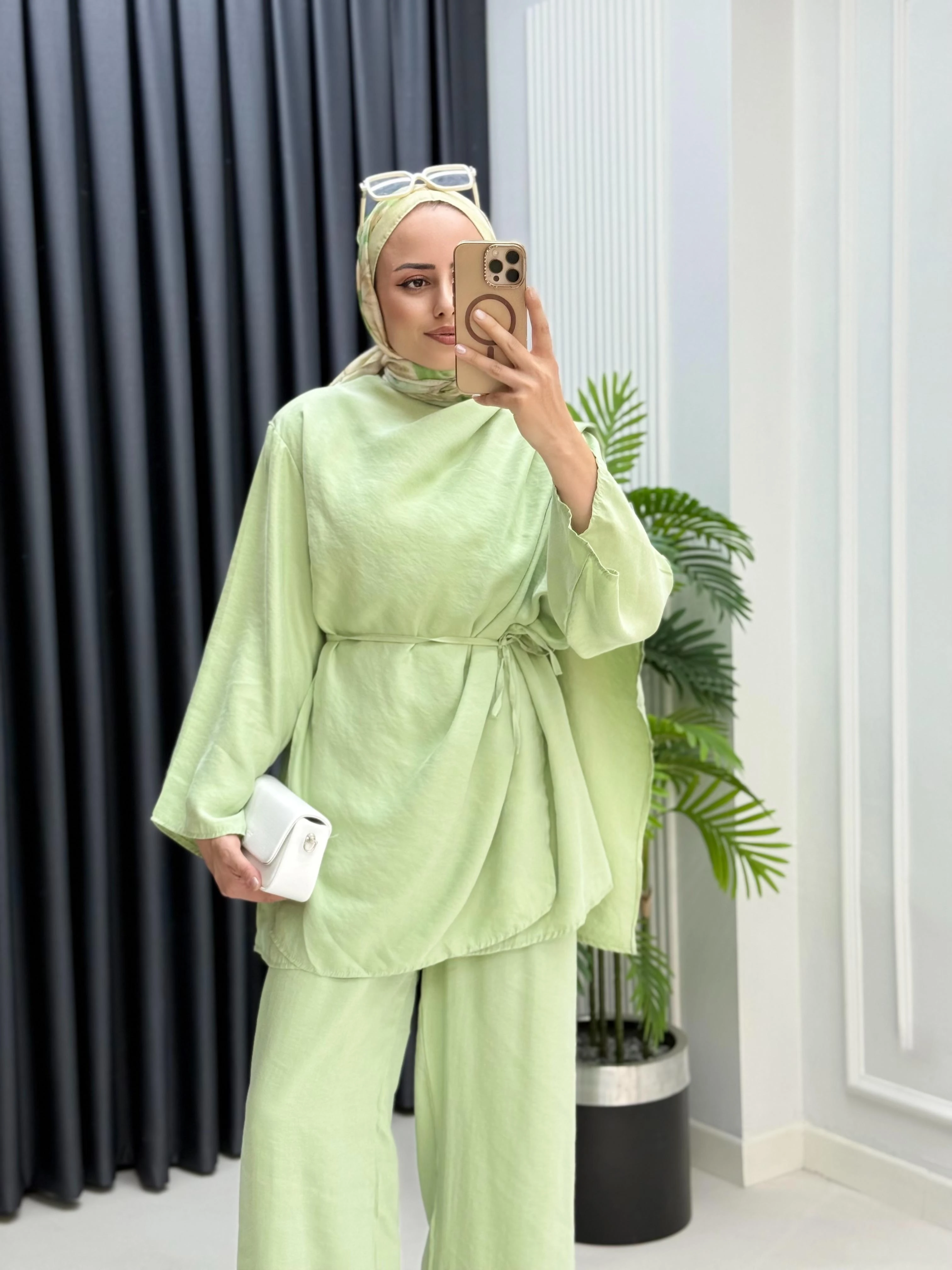 Salaş Kendinden Şal Detaylı Kemerli Pantolonlu İkili Takım