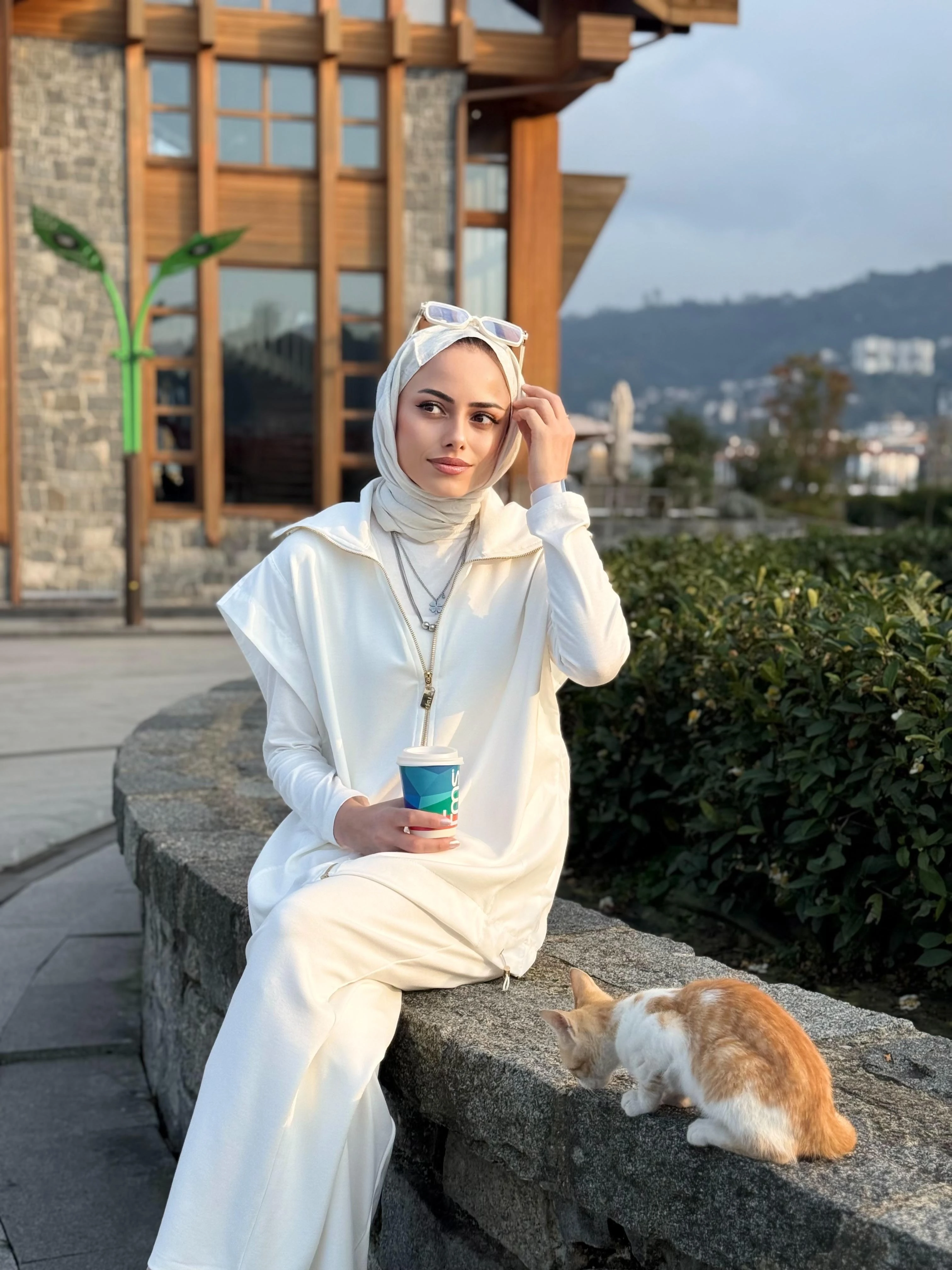 Garni Yaka Yelekli Takım 