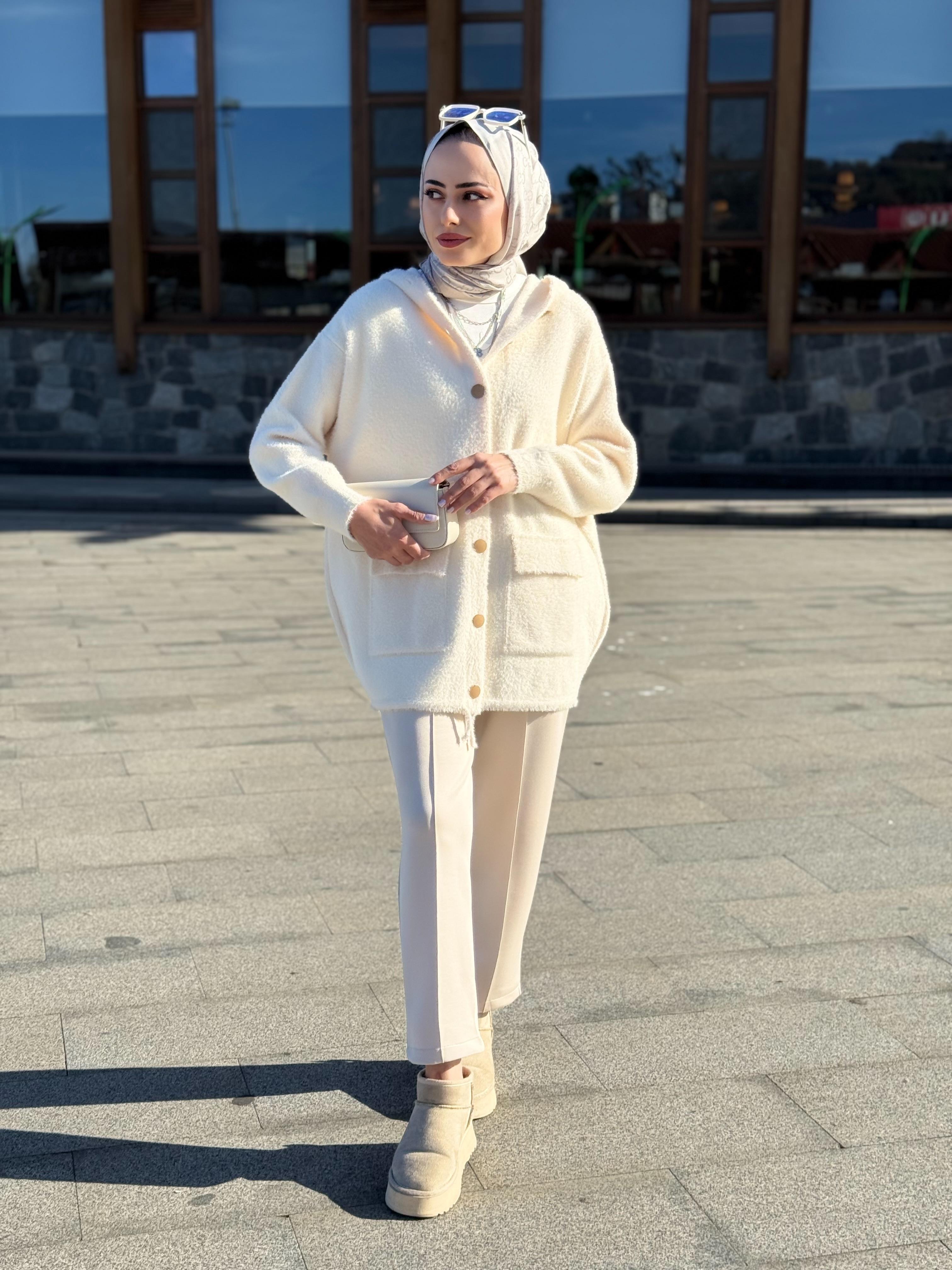 Ön Düğmeli Çift Cepli Kapüşonlu Hırka