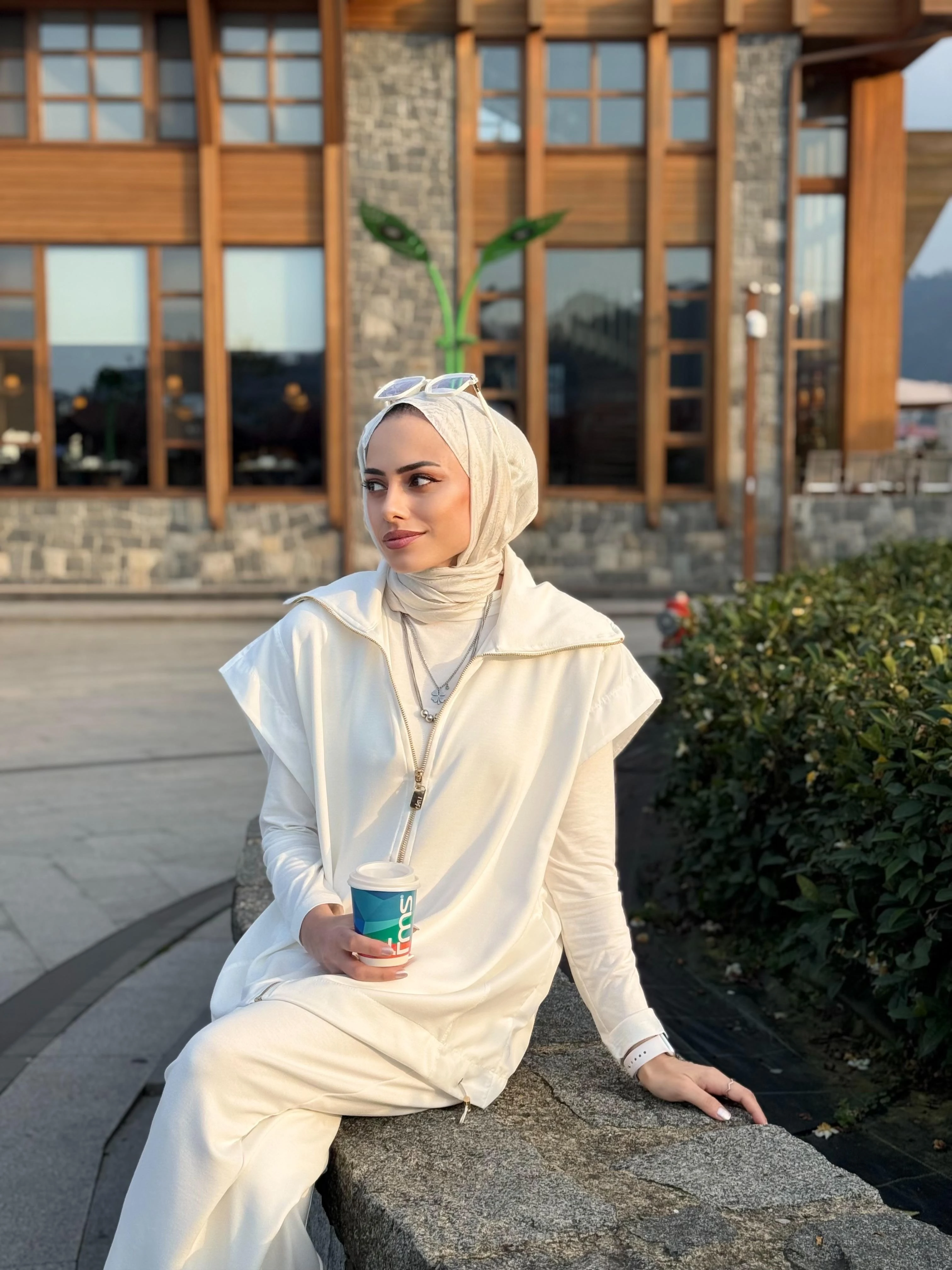 Garni Yaka Yelekli Takım 