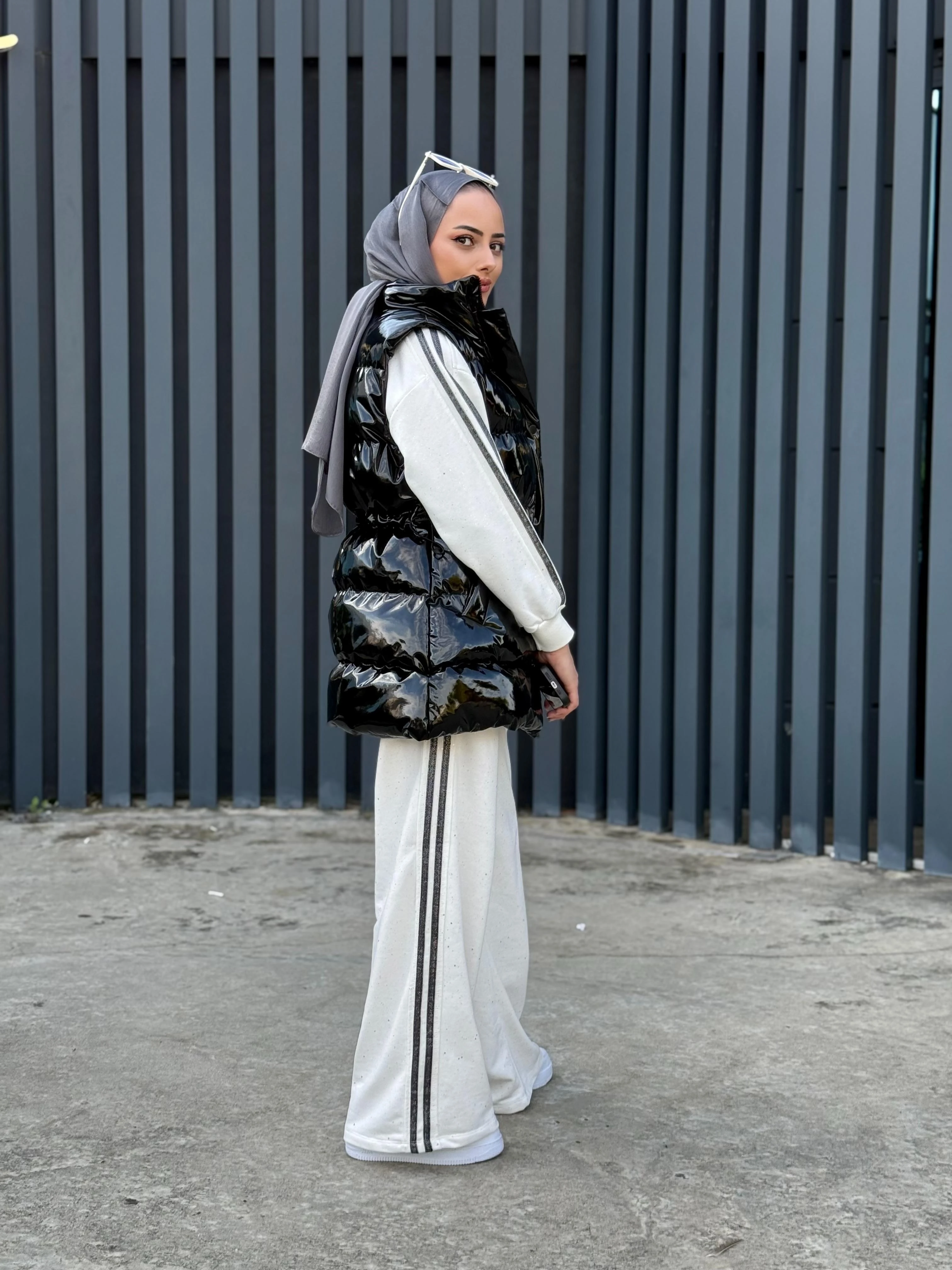 Rugan Parlak Şişme Yelek Siyah