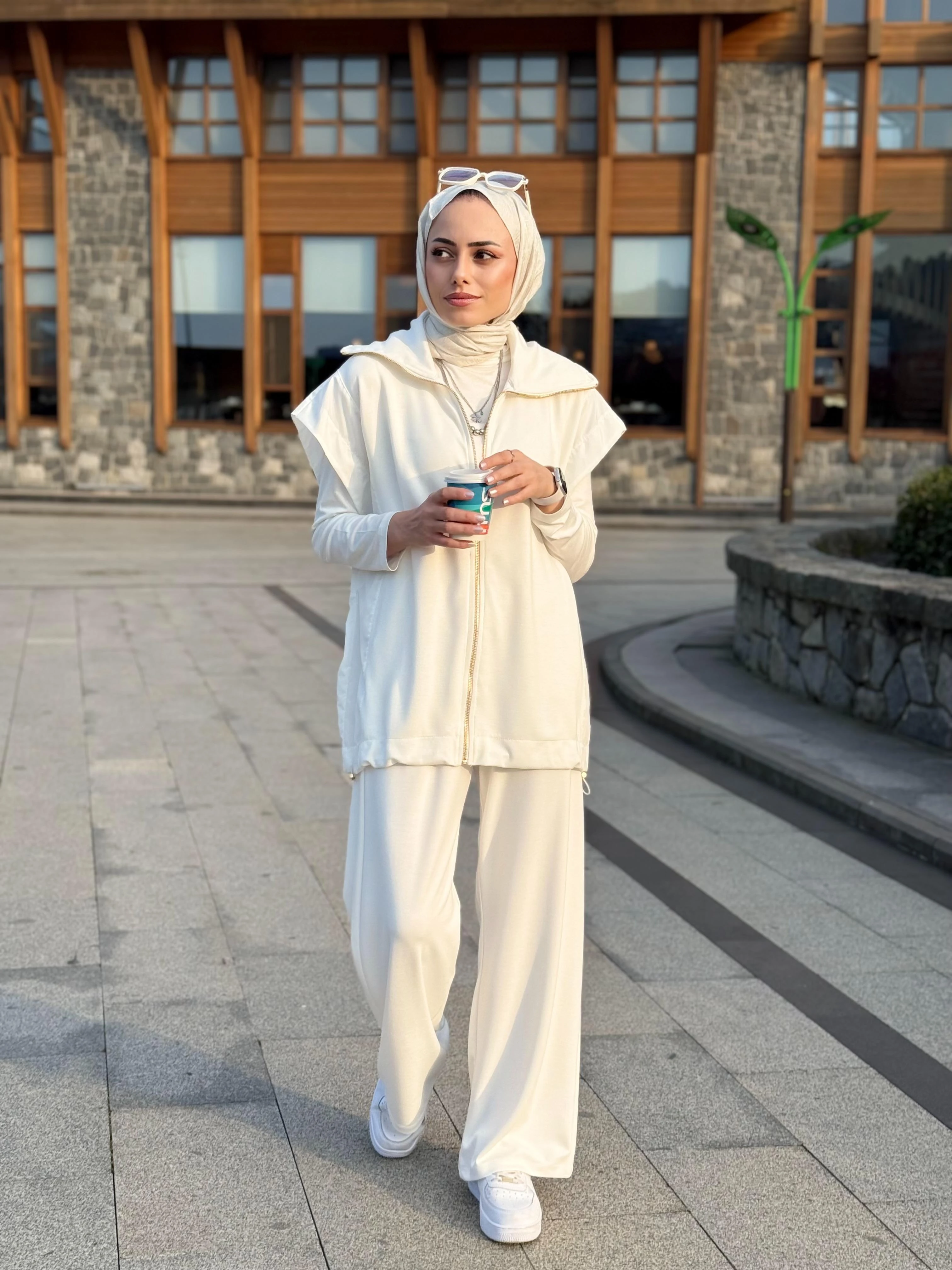 Garni Yaka Yelekli Takım 