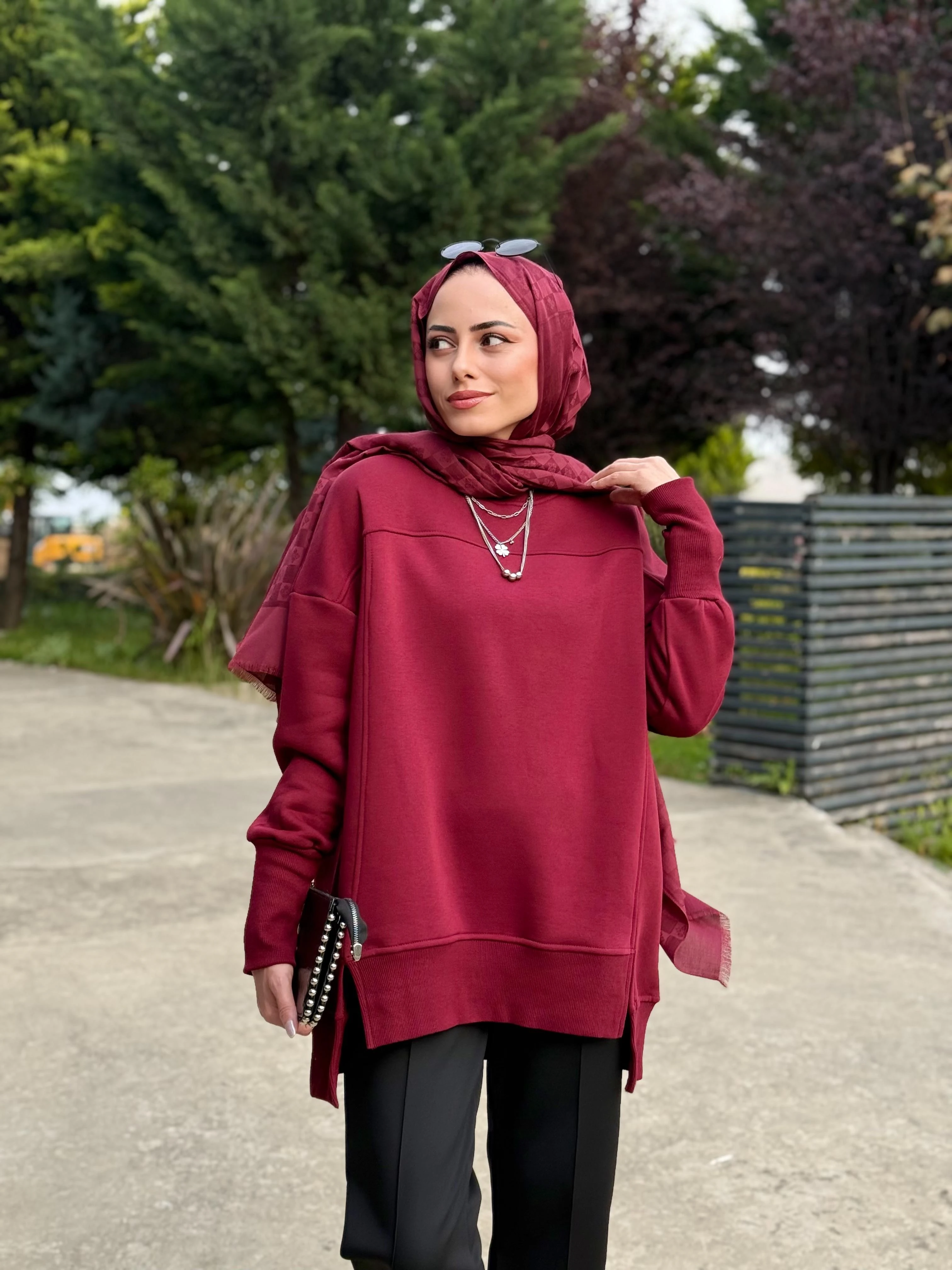 Parmak Geçirmeli Sweatshirt