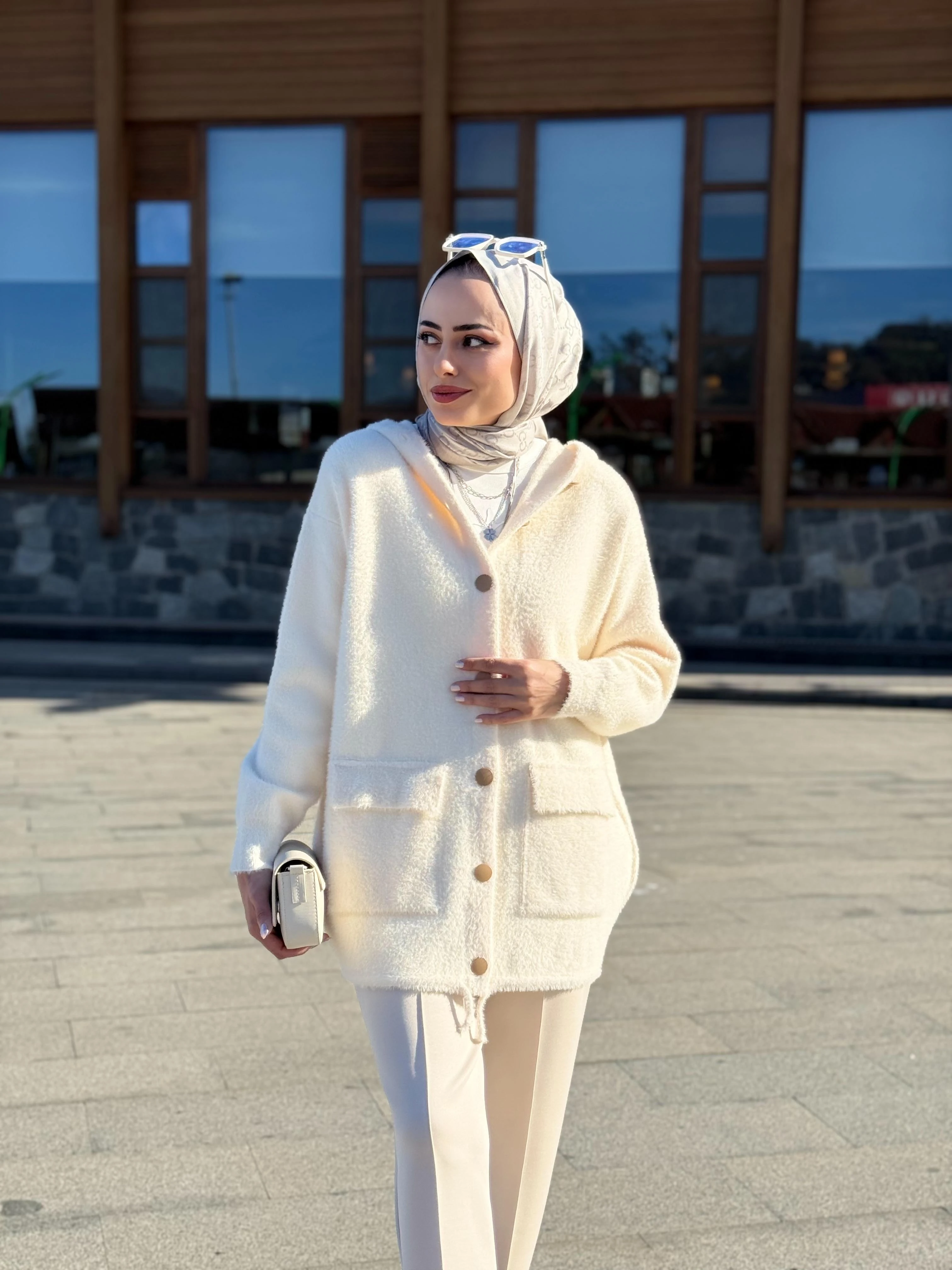 Ön Düğmeli Çift Cepli Kapüşonlu Hırka