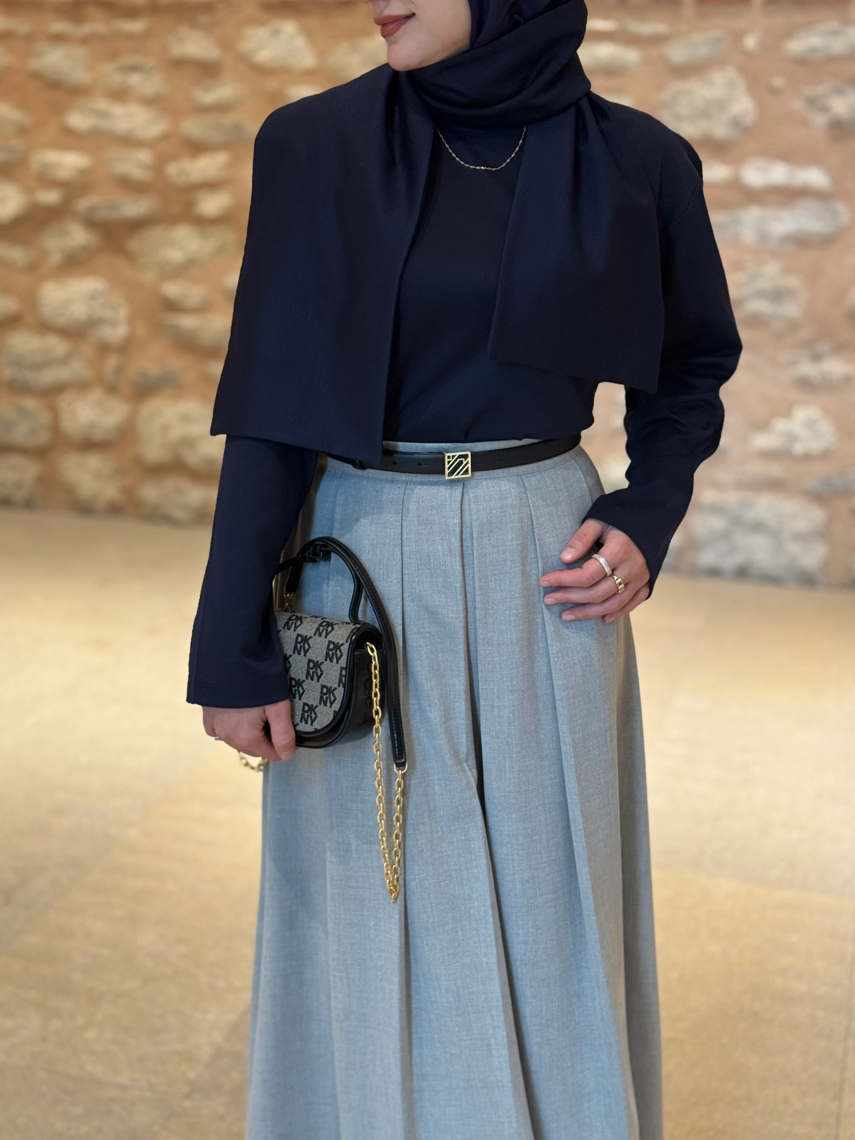 Derin - Seyyar Atkılı Lacivert Bluz