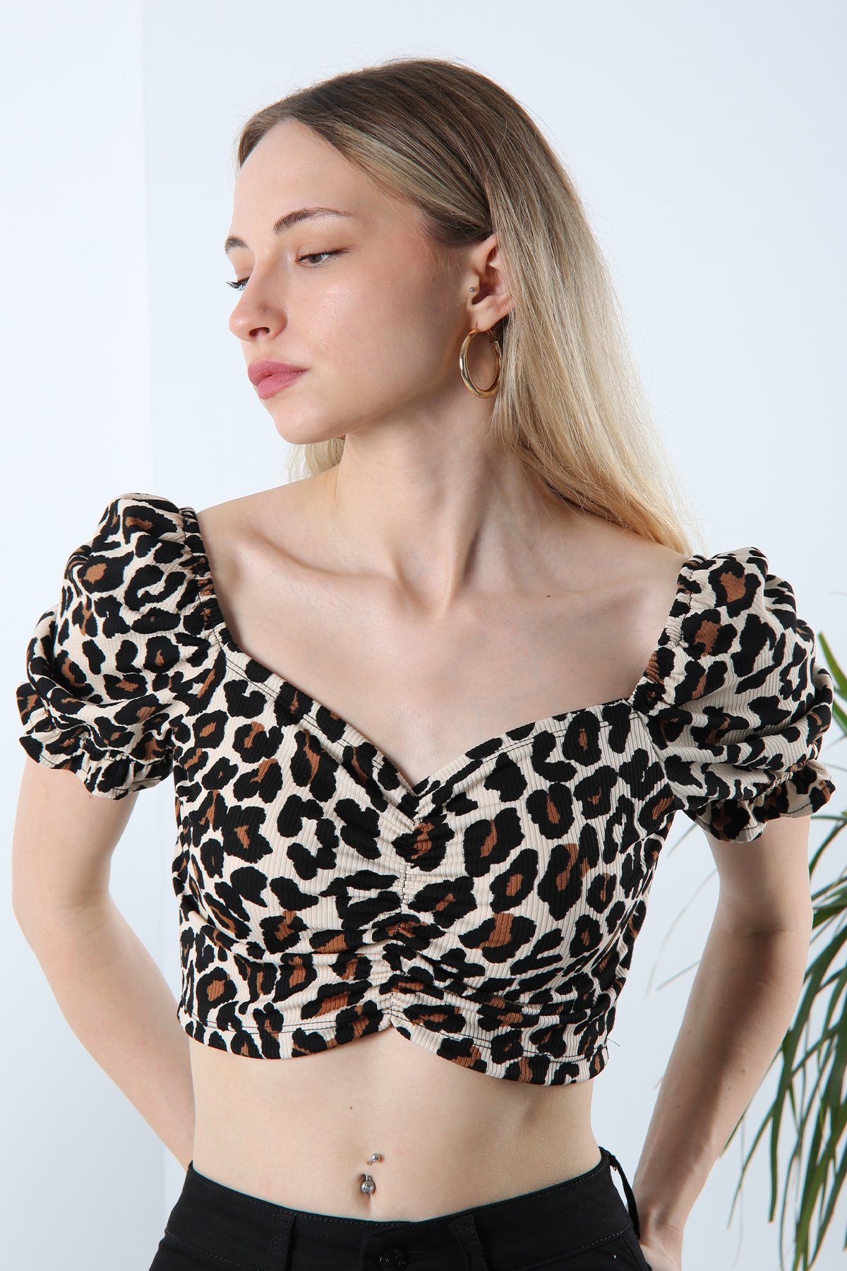 Leopar Crop