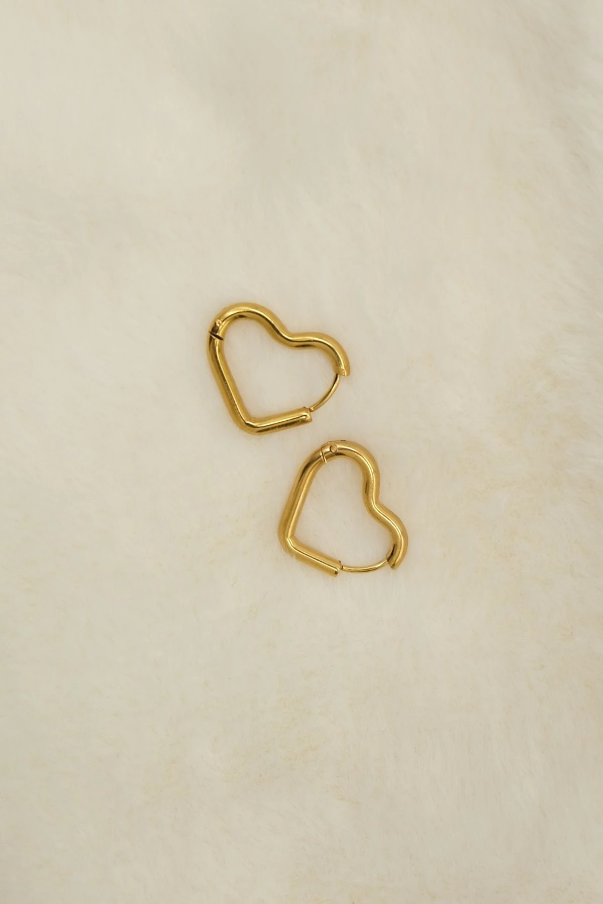 Gold Renk Kalp Model Çelik Küpe