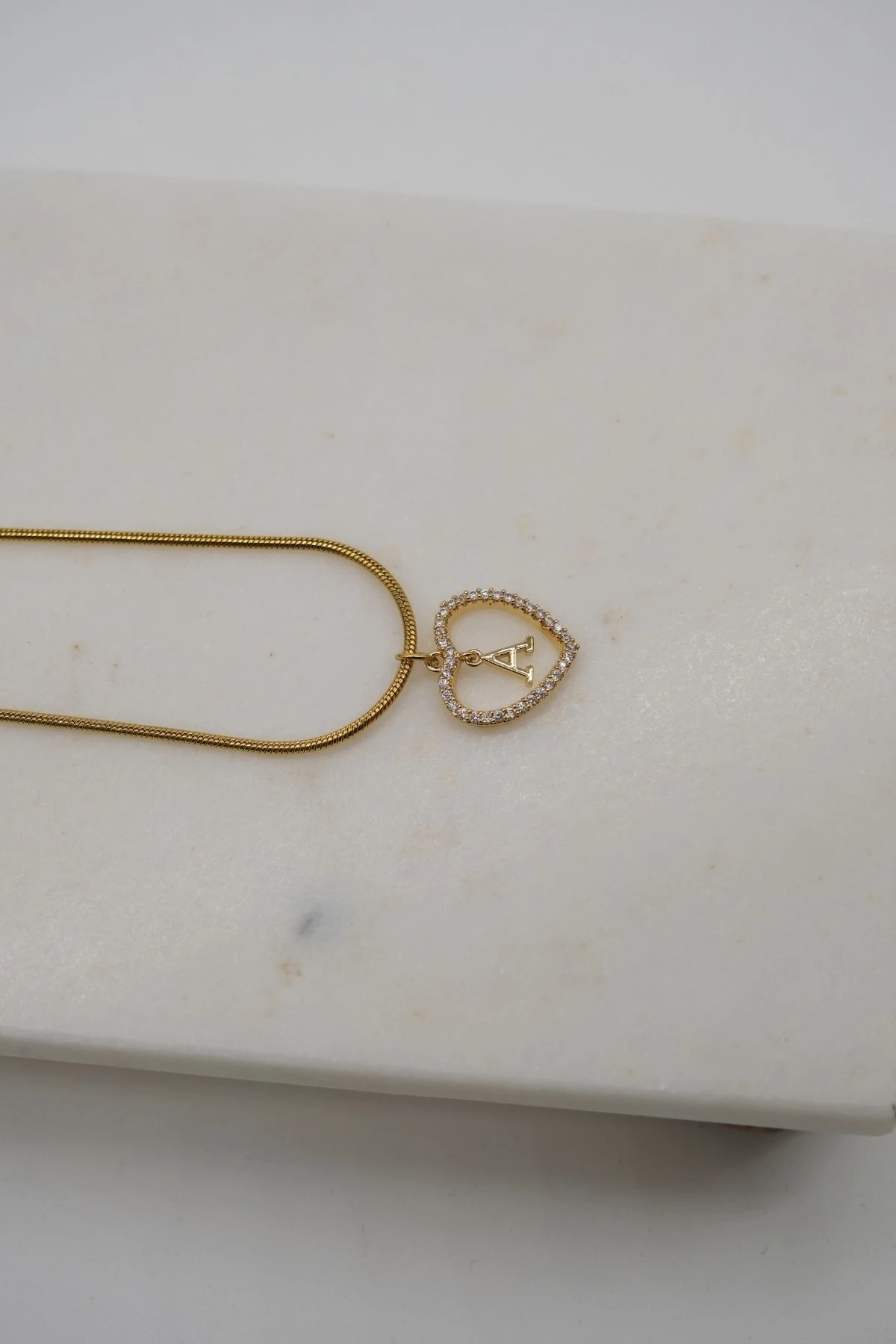 Çelik A Harf Zirkon Taş Detaylı Kalpli Kolye