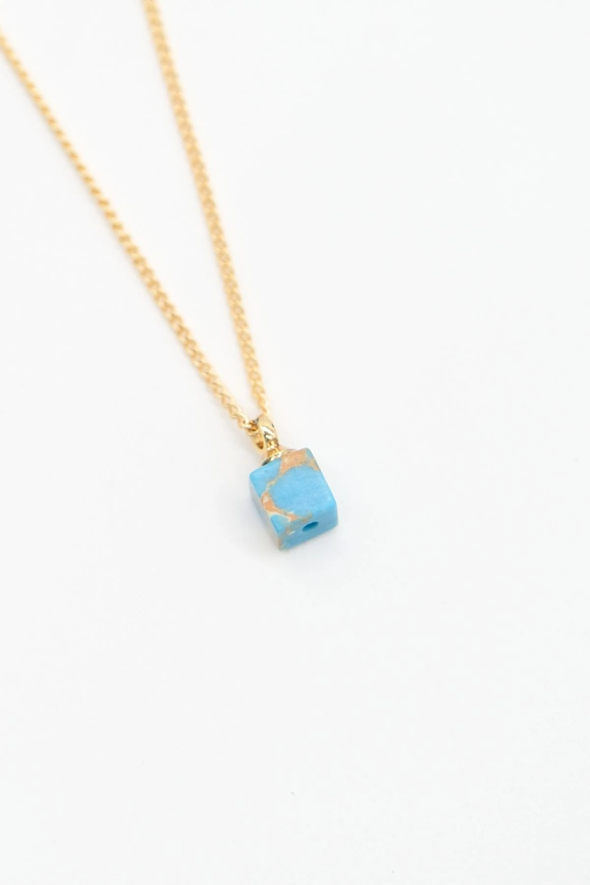 Gold Renk Zincir Mavi Kare Taşlı Minimal Kolye