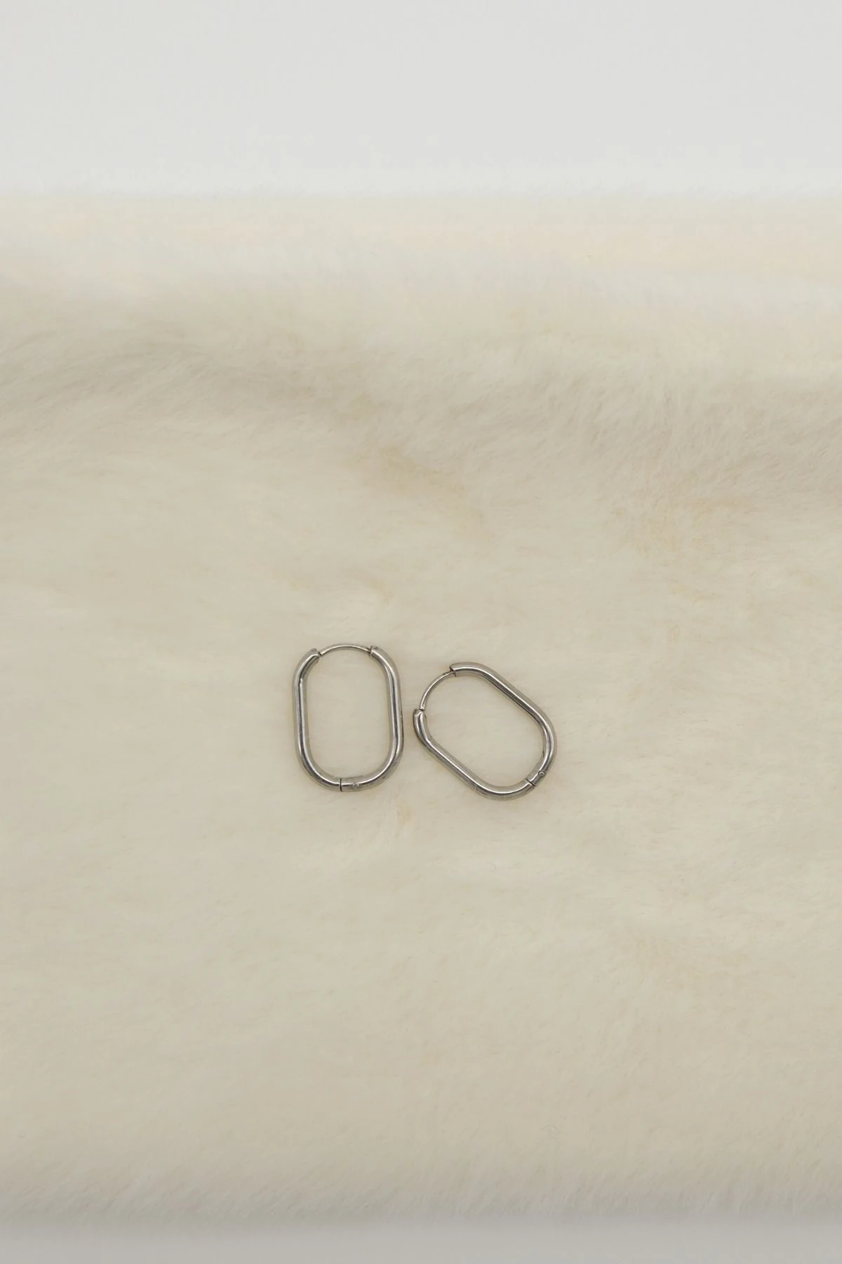 Gümüş Renk Dikdörtgen Model Çelik Küpe