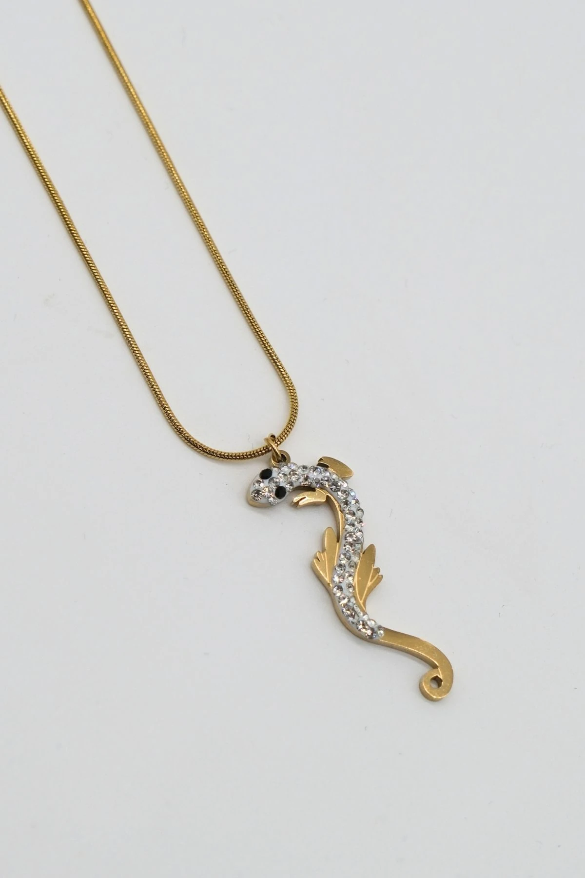 Çelik Balık Figür Taşlı Kolye