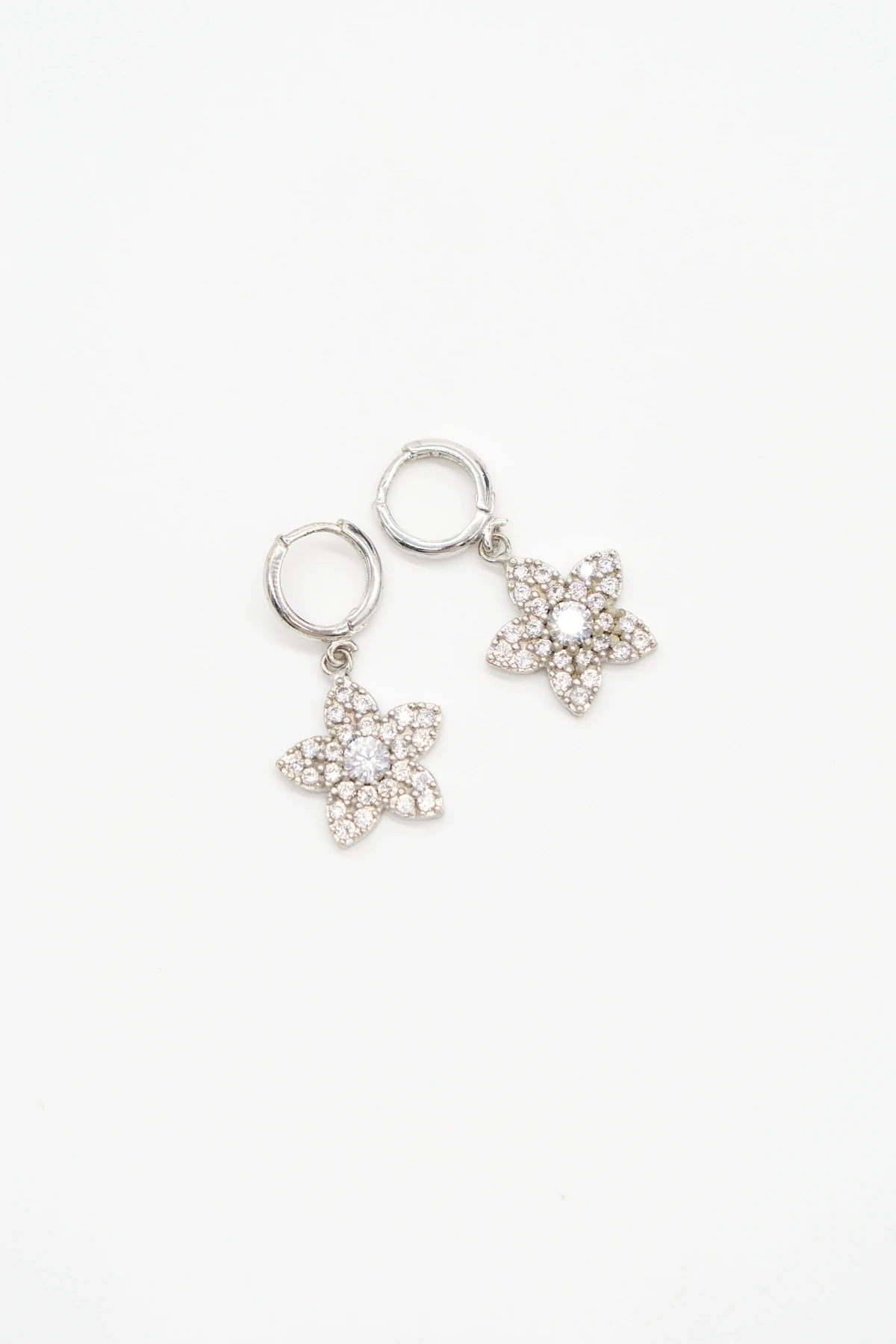 Yıldız Model Zirkon Taşlı Küpe