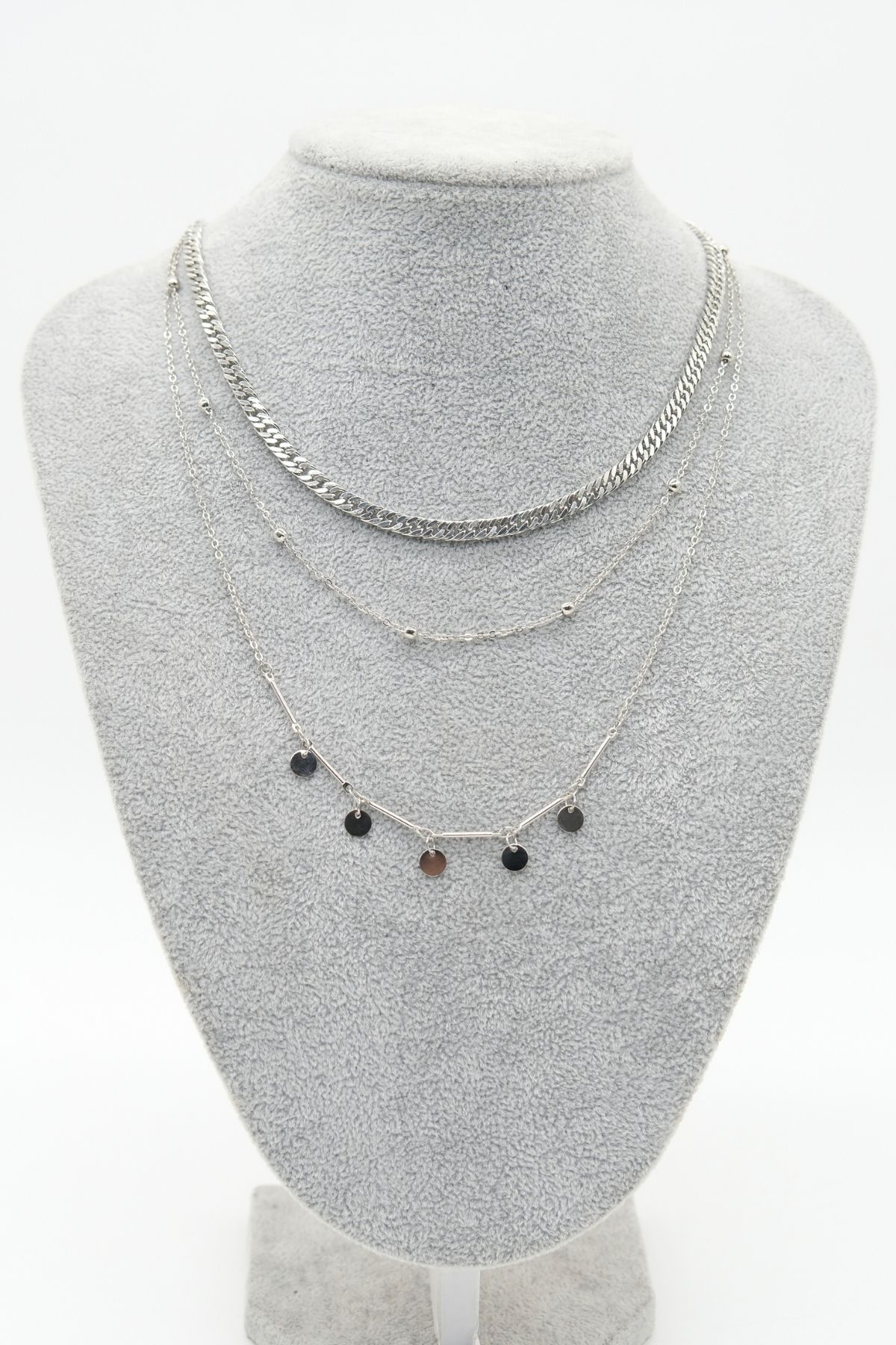 Üçlü Zincir Model Gümüş Renk Pul Figürlü Kolye