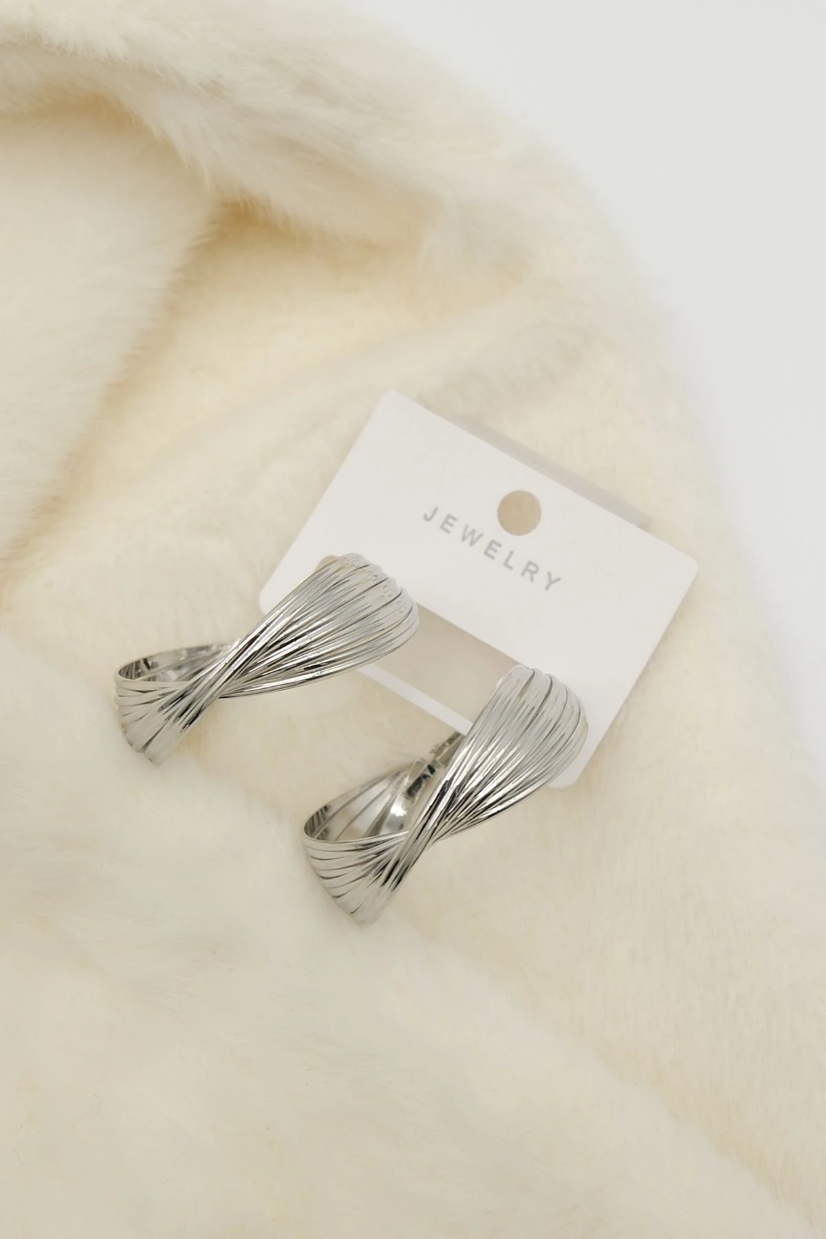 Gümüş Renk İçiçe Çoklu Halka Model Küpe