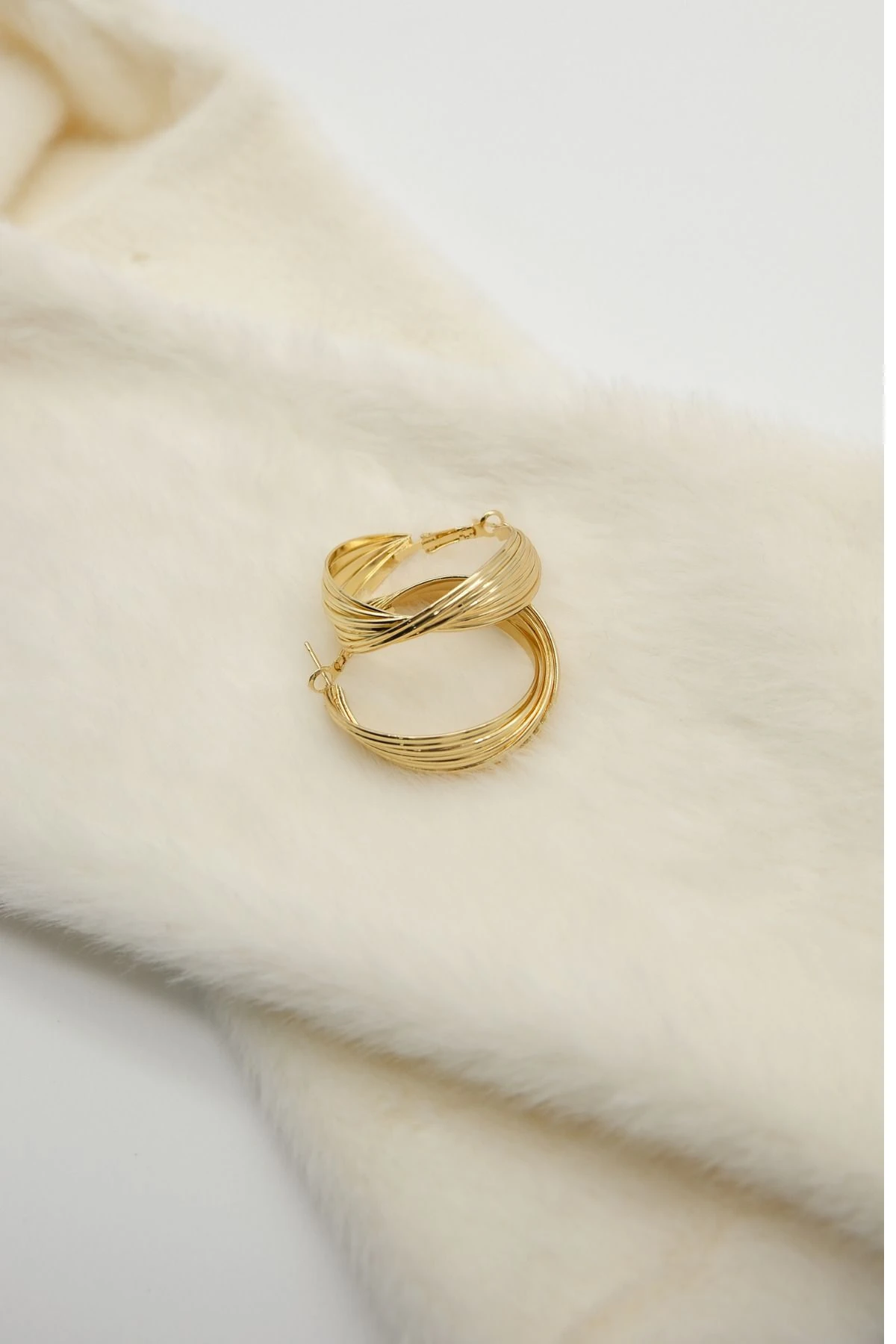 Gol Renk İçiçe Halka Model Küpe