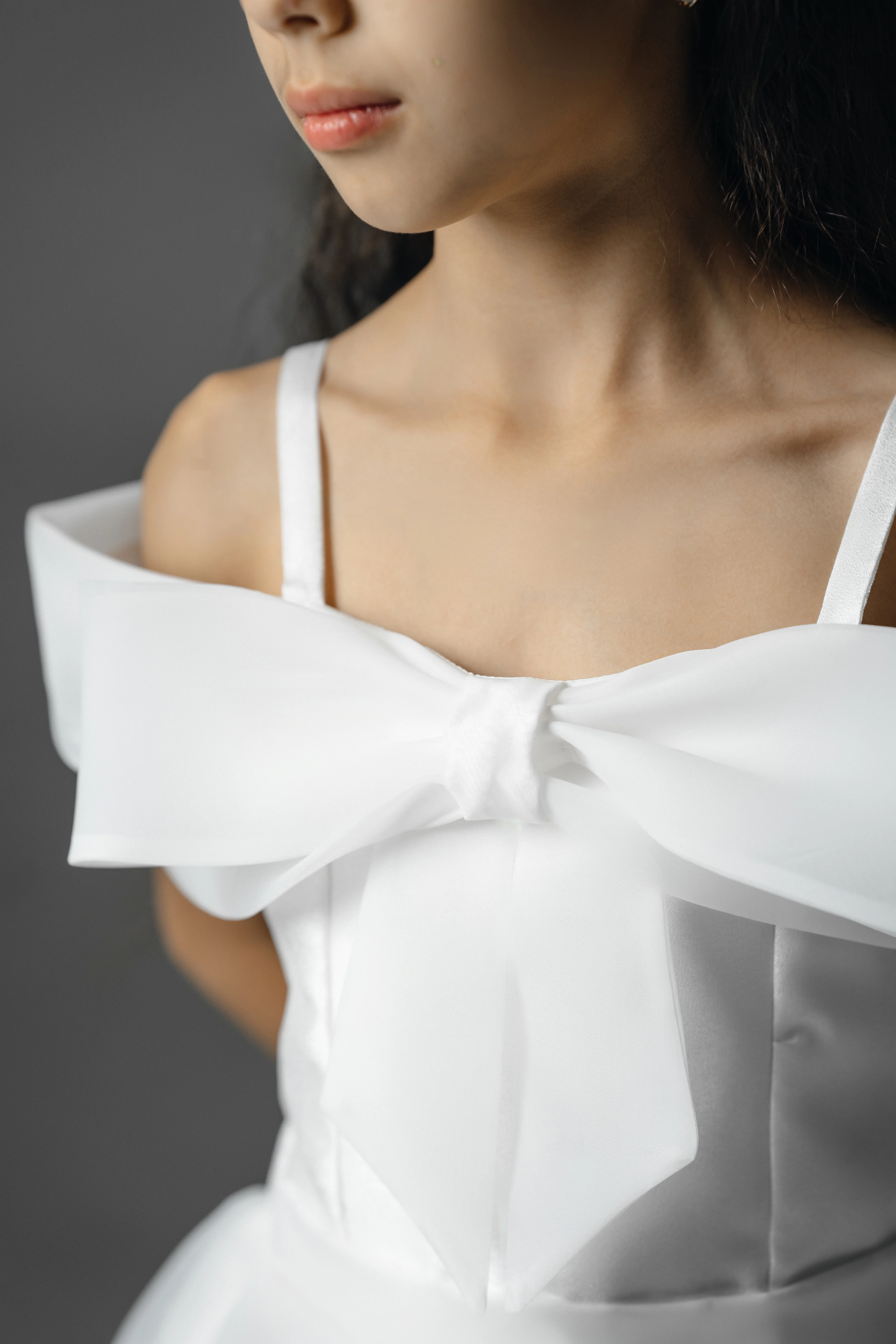 Fiyonk Detaylı Kuyruklu Elbise