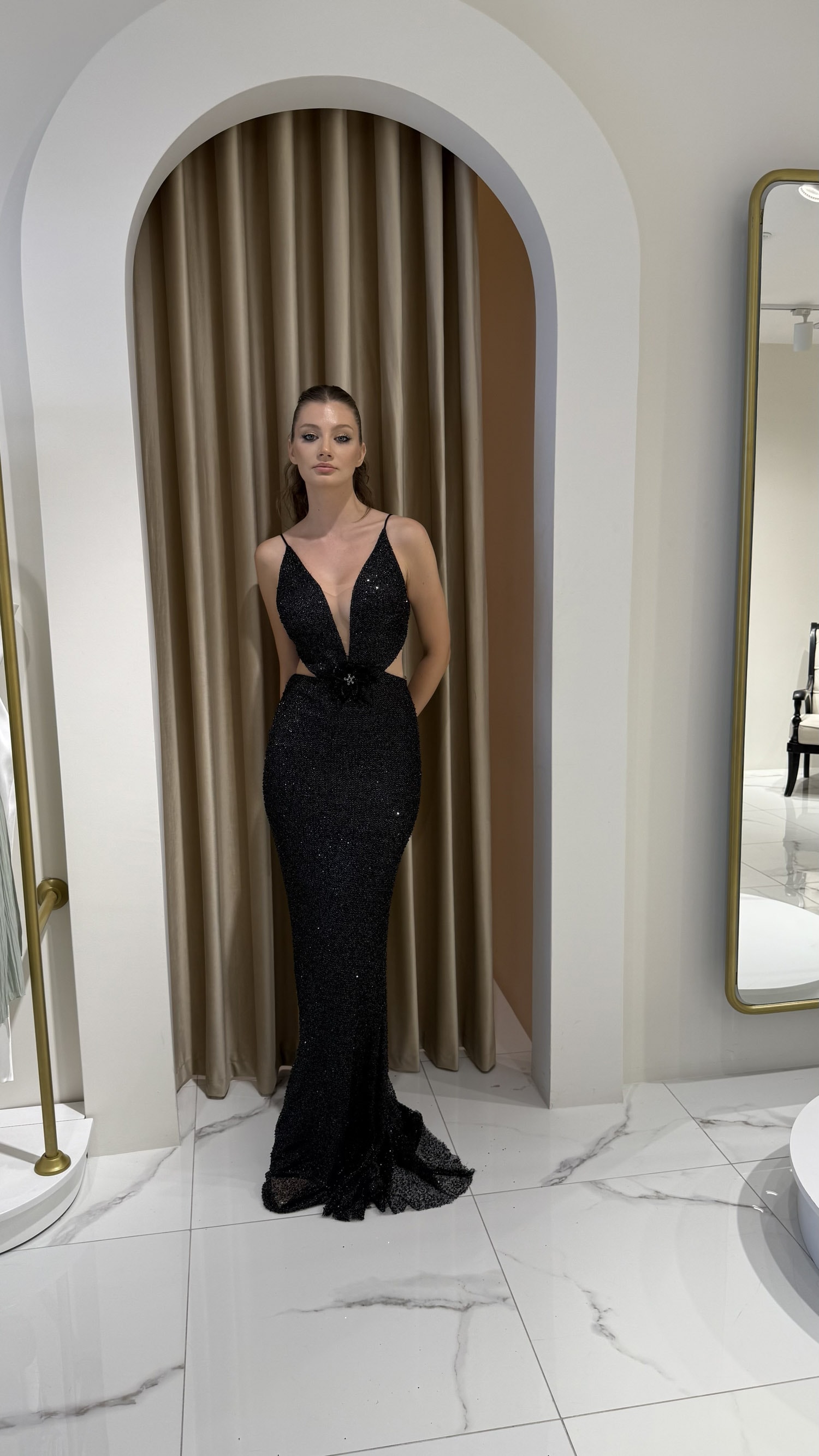 Bel ve Göğüs Detaylı Balık Model Abiye