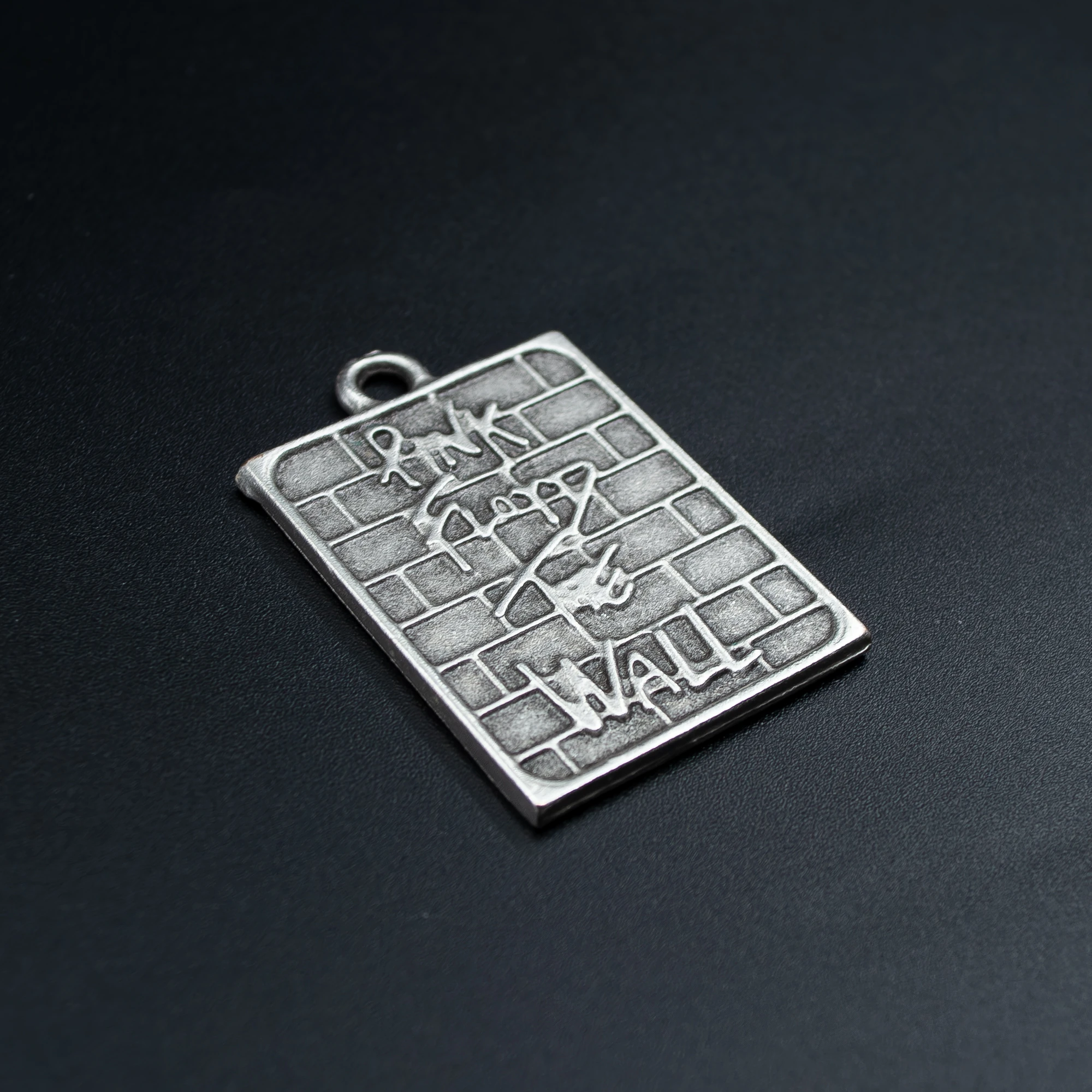 Pink Floyd The Wall Kolye - Gümüş ( Silver ) Renk - 60 cm Deri İp Kolye