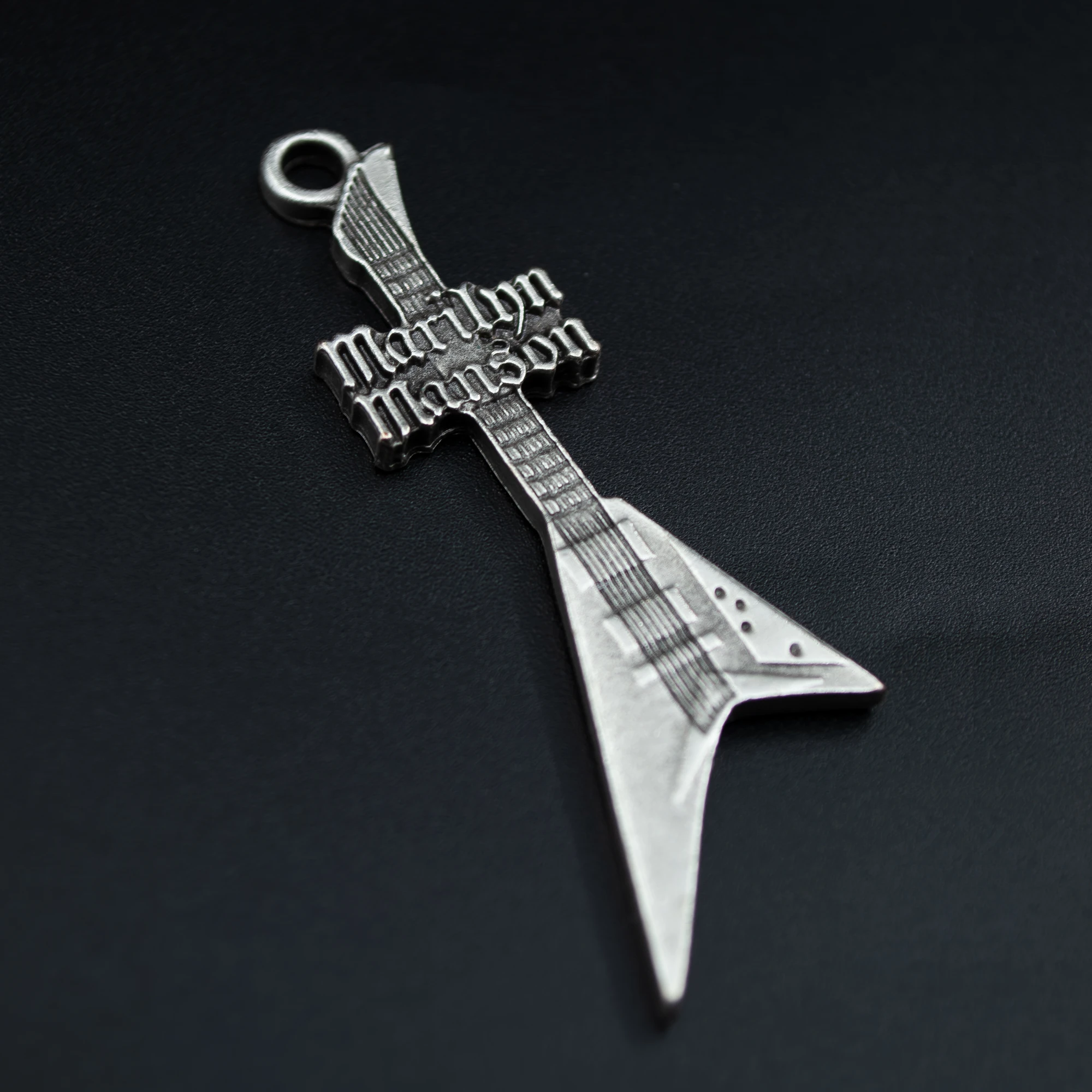 Marilyn Manson Elektro Gitar Kolye - Gümüş ( Silver ) Renk - 60 cm Düz Ezme Zincir Kolye