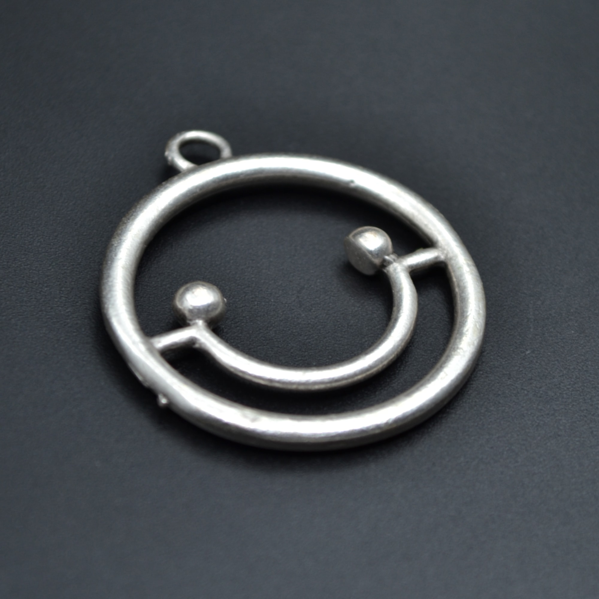 Büyük Gülsen Surat - Smile Kolye - Gümüş ( Silver ) Renk - 60 cm Deri İp Kolye
