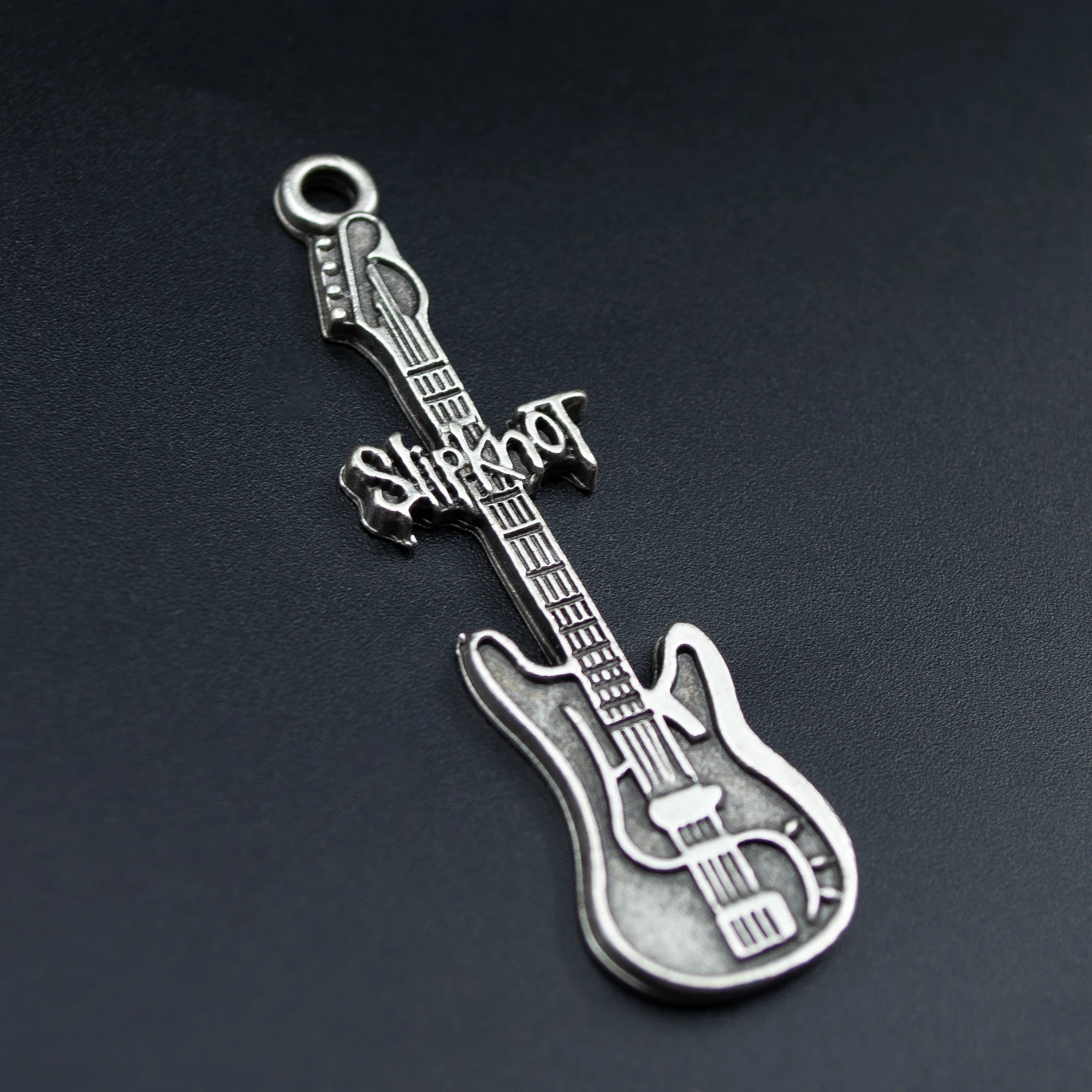Slipknot Elektro Gitar Kolye - Gümüş ( Silver ) Renk - 60 cm Deri İp Kolye