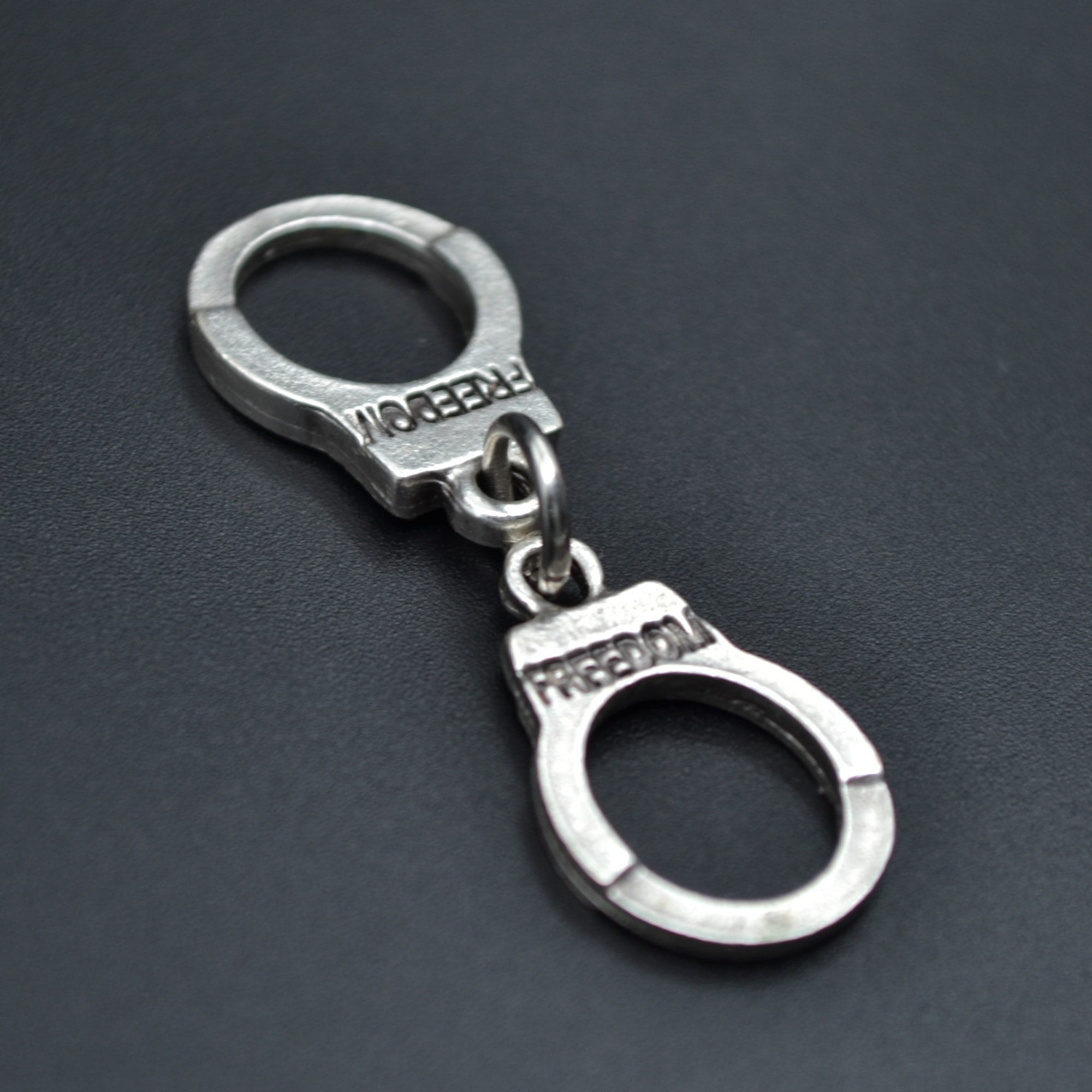 Freedom - Kelepçe Kolye - Gümüş ( Silver ) Renk - 60 cm Örme Zincir Kolye