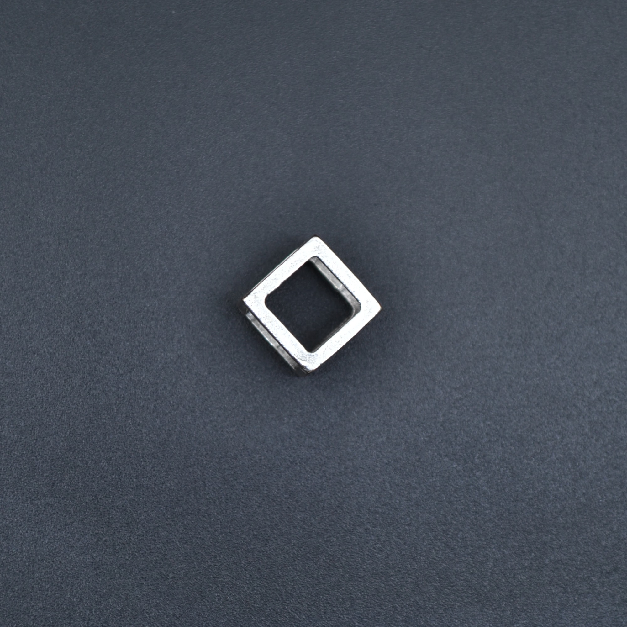 Geometrik - Küp Kolye - Gümüş ( Silver ) Renk - 60 cm Düz Ezme Zincir Kolye