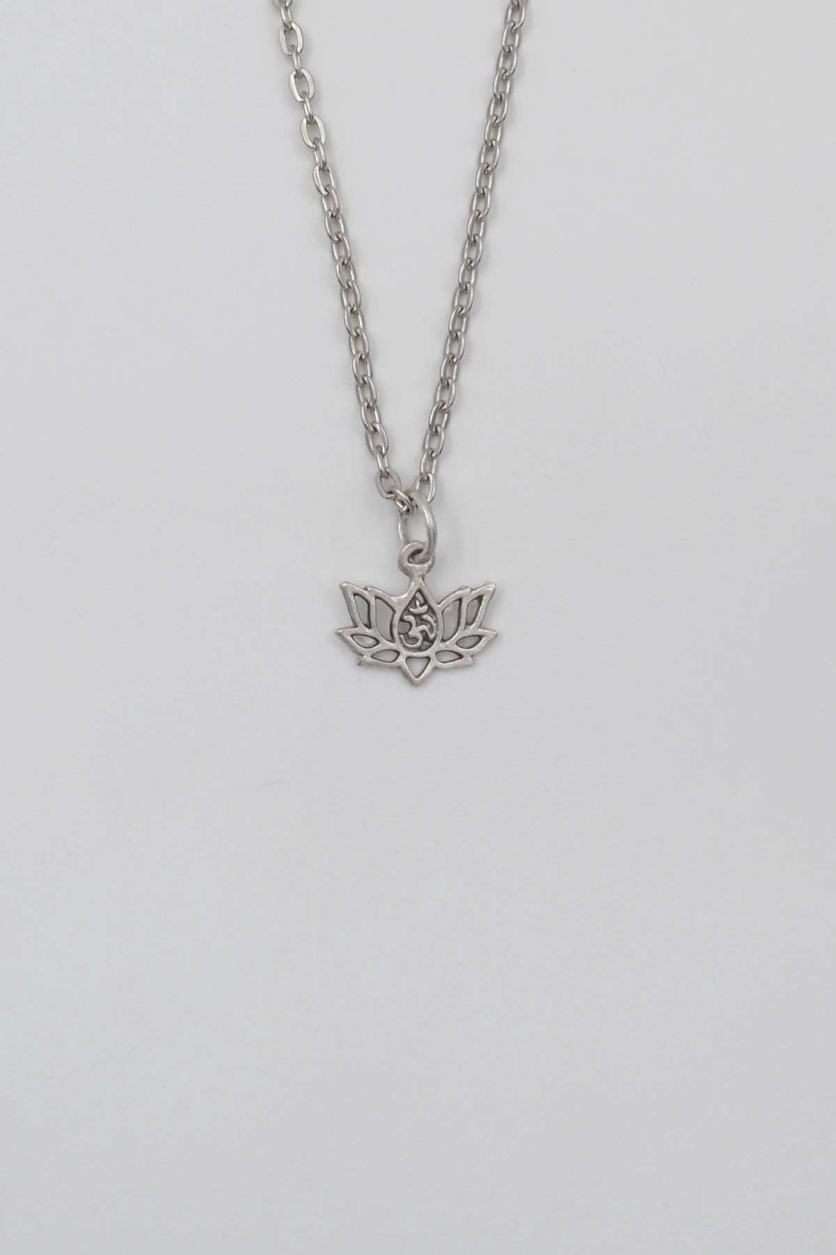 Minimal Om Sembollü Lotus Çiçeği Düz Ezme Zincir Kolye - Antik Gümüş Kaplama - Kadın Erkek - 60 cm