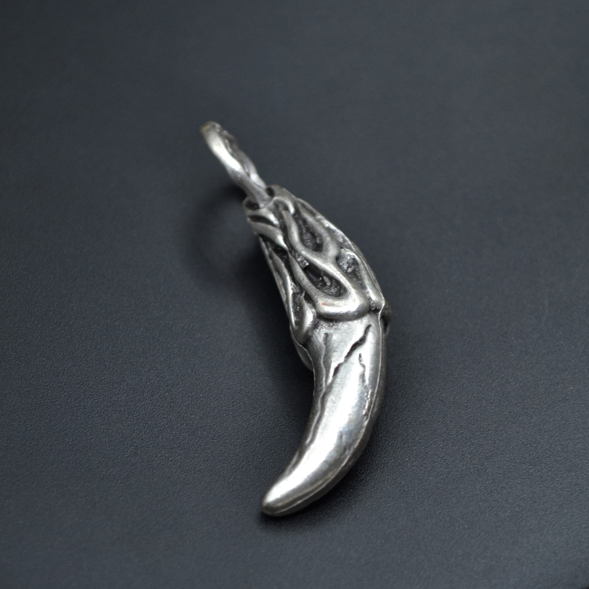 Kurt Dişi Şeklinde Kolye Ucu - Gümüş ( Silver ) Renk