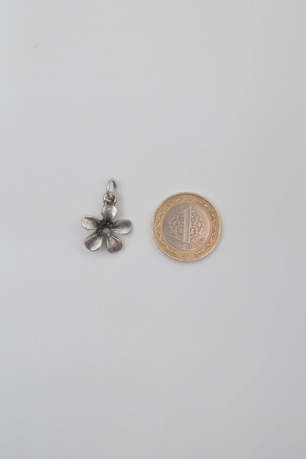 Kiraz Çiçeği Siyah Deri İp Kolye - Antik Gümüş Kaplama - Kadın Erkek - 60 cm