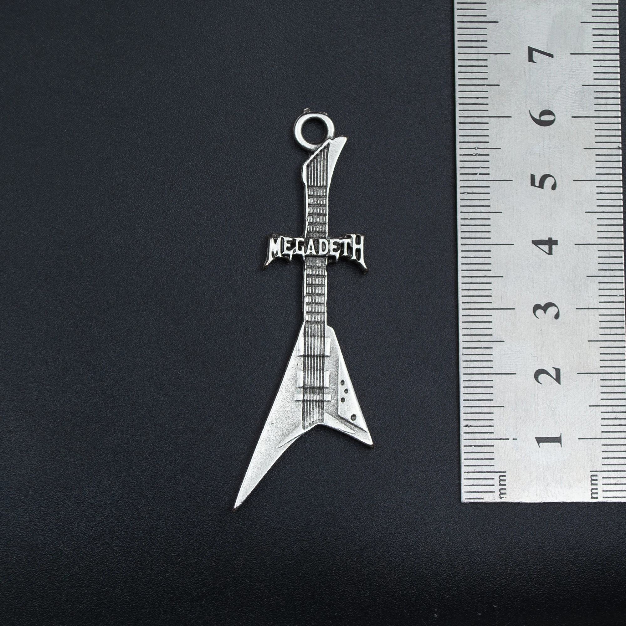 Megadeth Elektro Gitar Kolye - Gümüş ( Silver ) Renk - 60 cm Deri İp Kolye