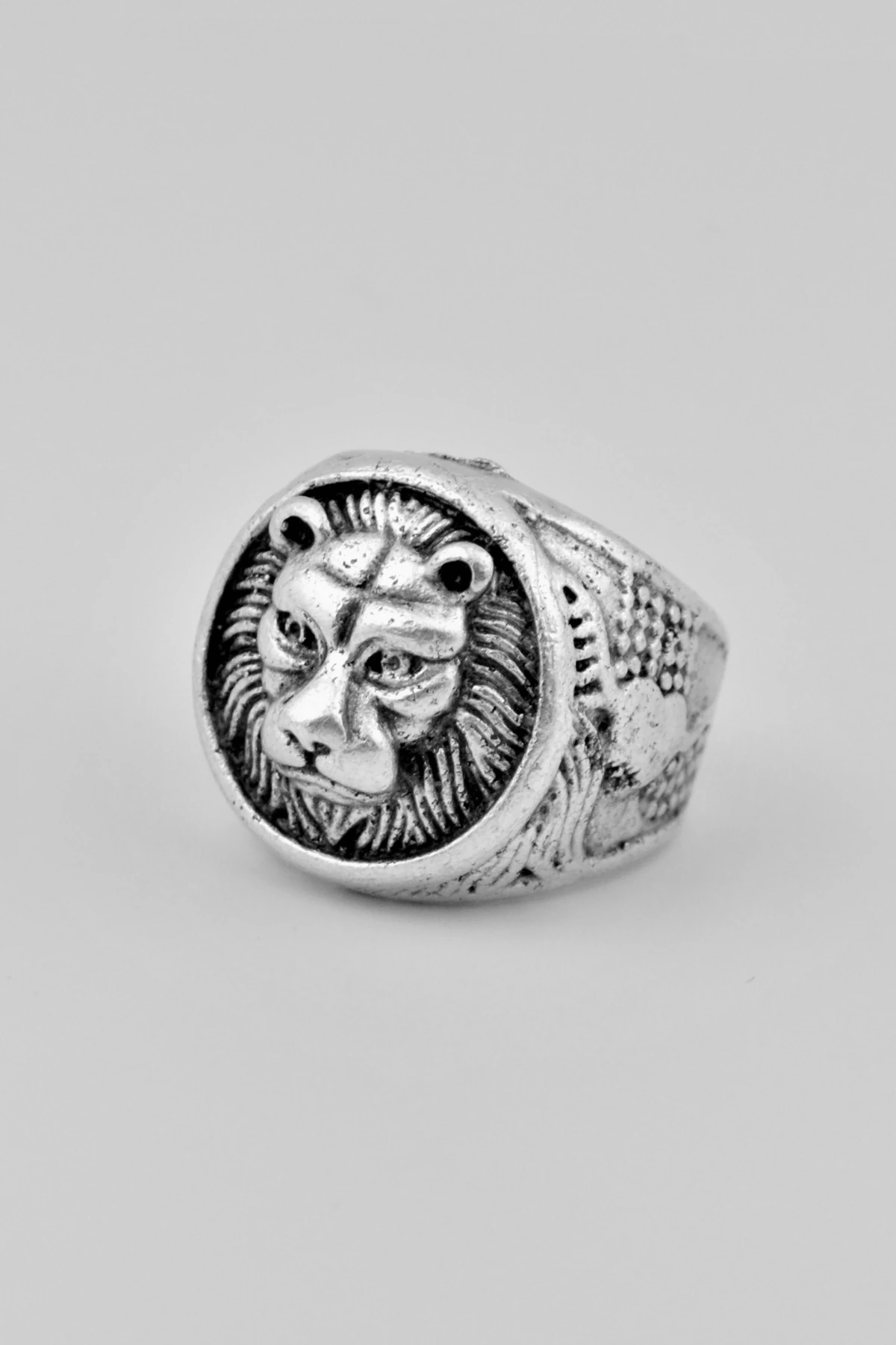 Aslan Yuvarlak Gümüş Kaplama Ayarlamalı Erkek Yüzük
