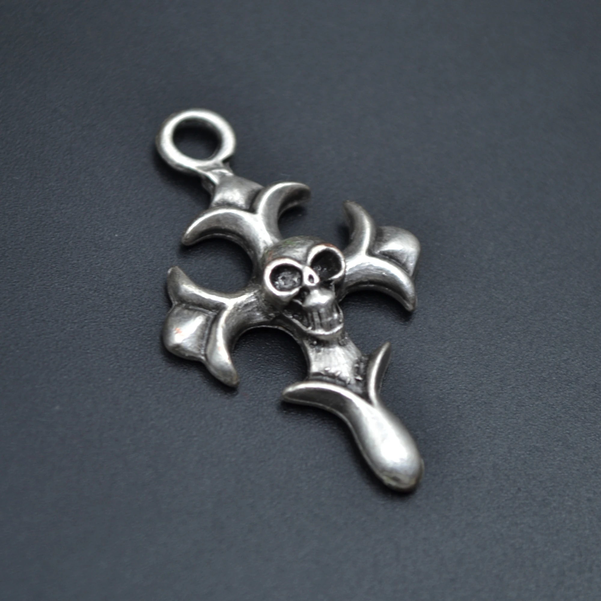 Kuru Kafalı Haç Kolye Ucu - Gümüş ( Silver ) Renk