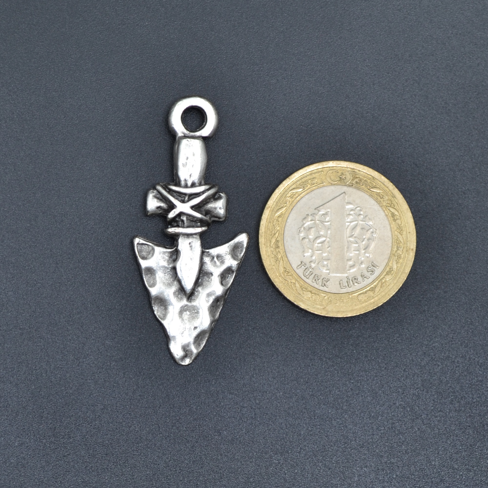 Antik Ok Ucu Şeklinde Kolye - Gümüş ( Silver ) Renk - 60 cm Deri İp Kolye