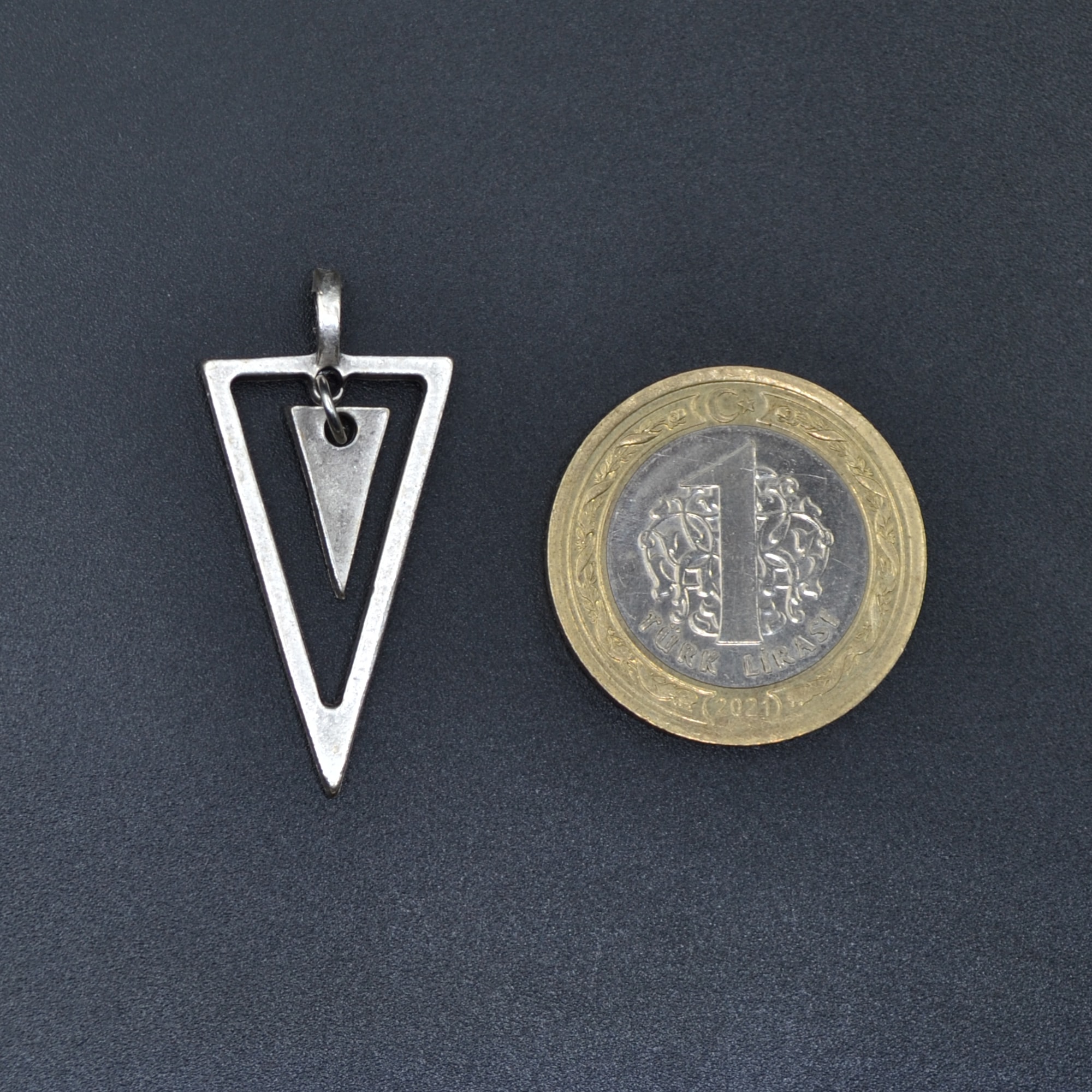 Sallantılı Üçgen Kolye - Gümüş ( Silver ) Renk - 60 cm Düz Ezme Zincir Kolye