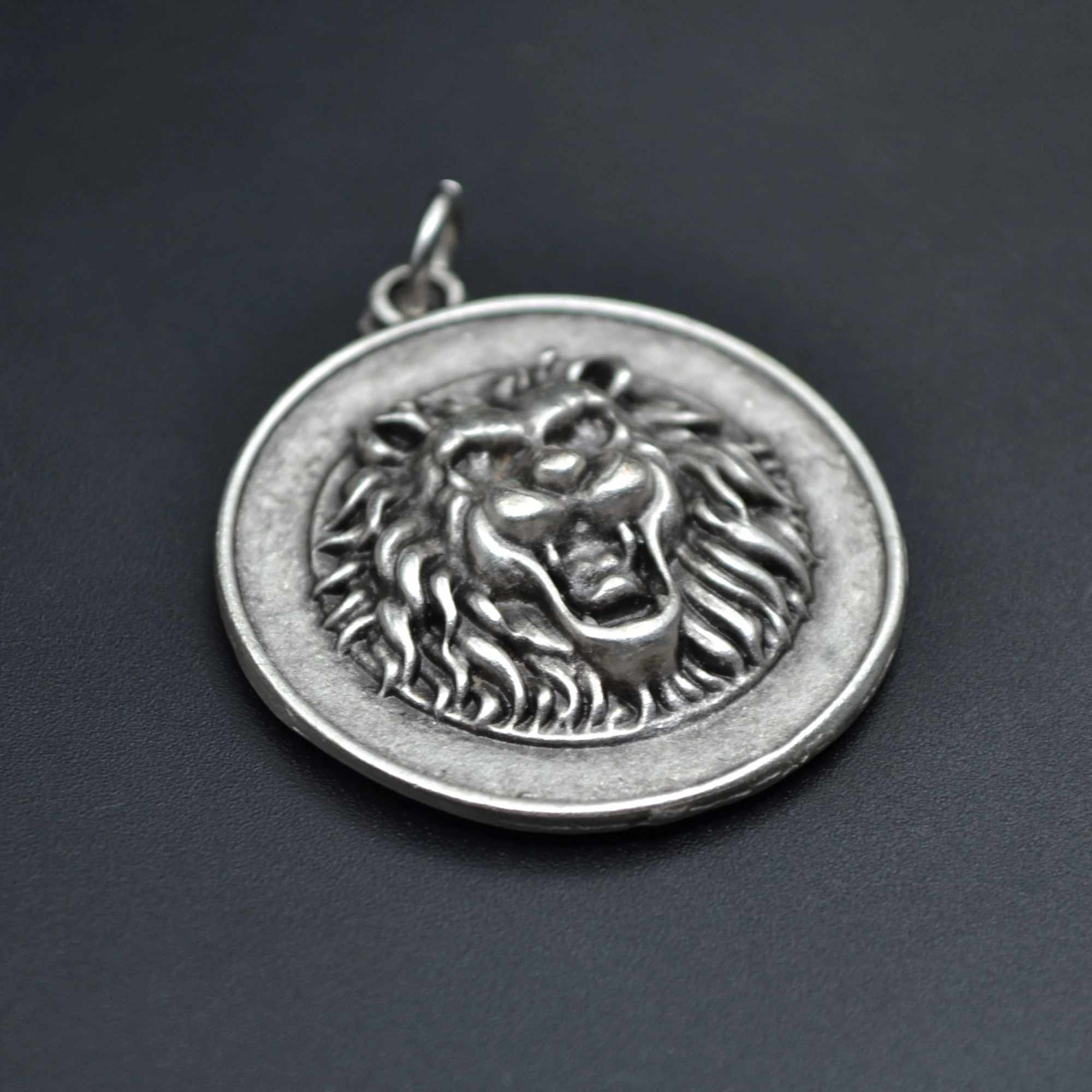 Aslan Madalyon Kolye - Gümüş ( Silver ) Renk - 60 cm Düz Ezme Zincir Kolye