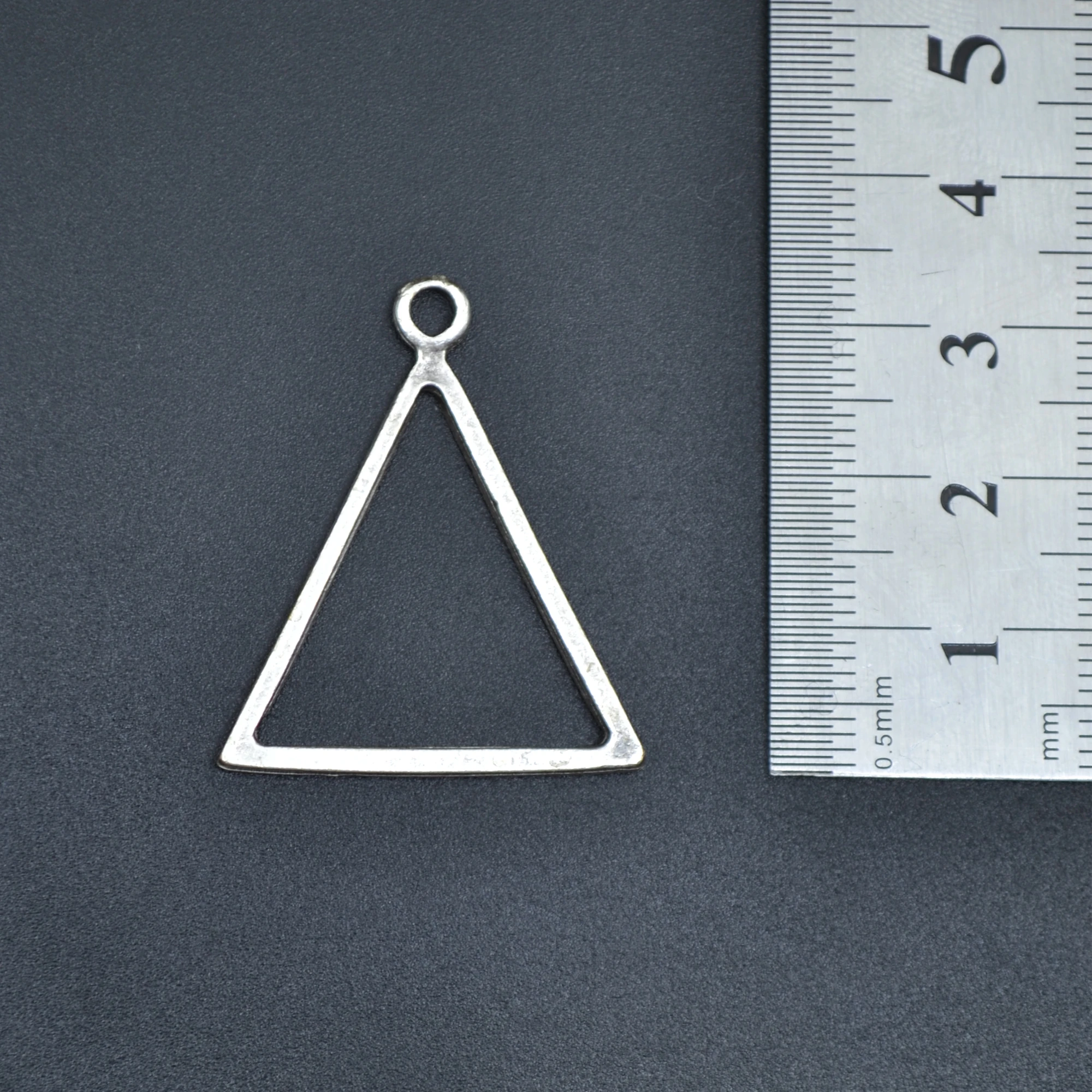 Üçgen Geometrik Kolye Ucu - Gümüş ( Silver ) Renk