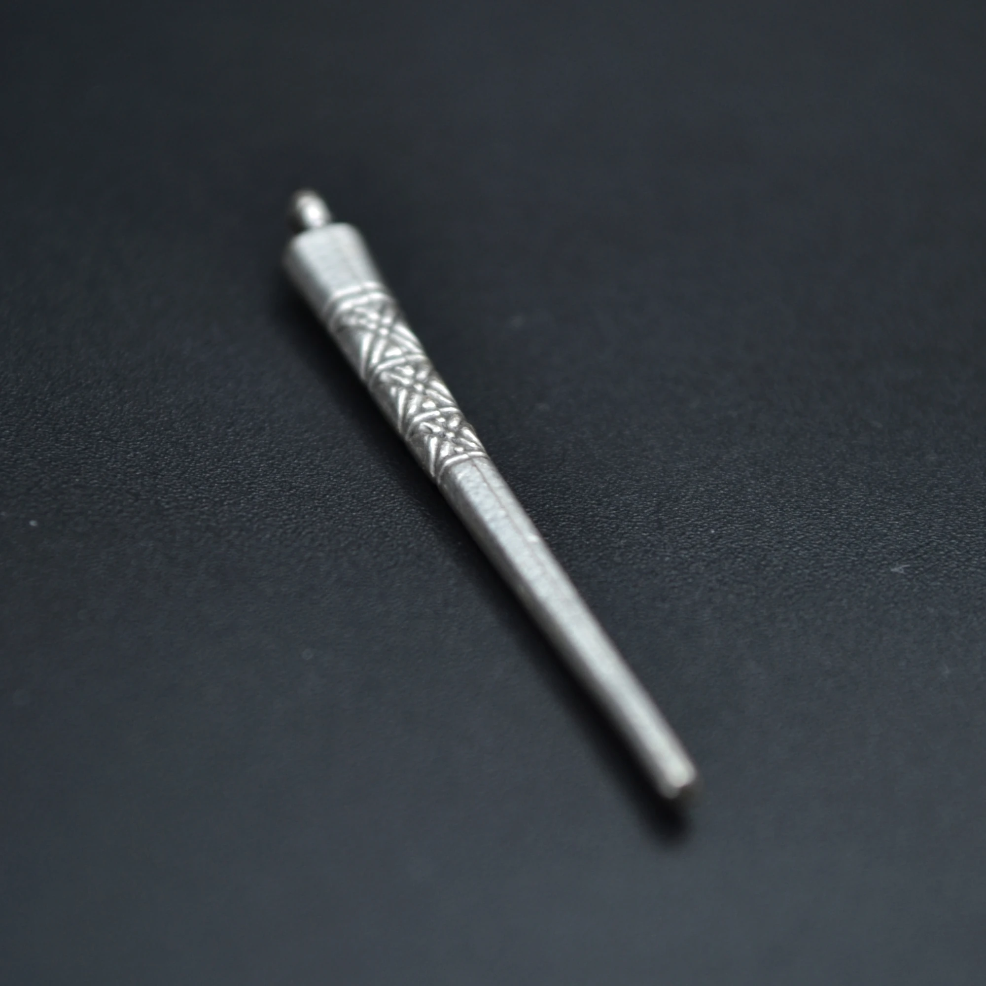 Etnik Desenli Çubuk Kolye - Gümüş ( Silver ) Renk - 60 cm Düz Ezme Zincir Kolye