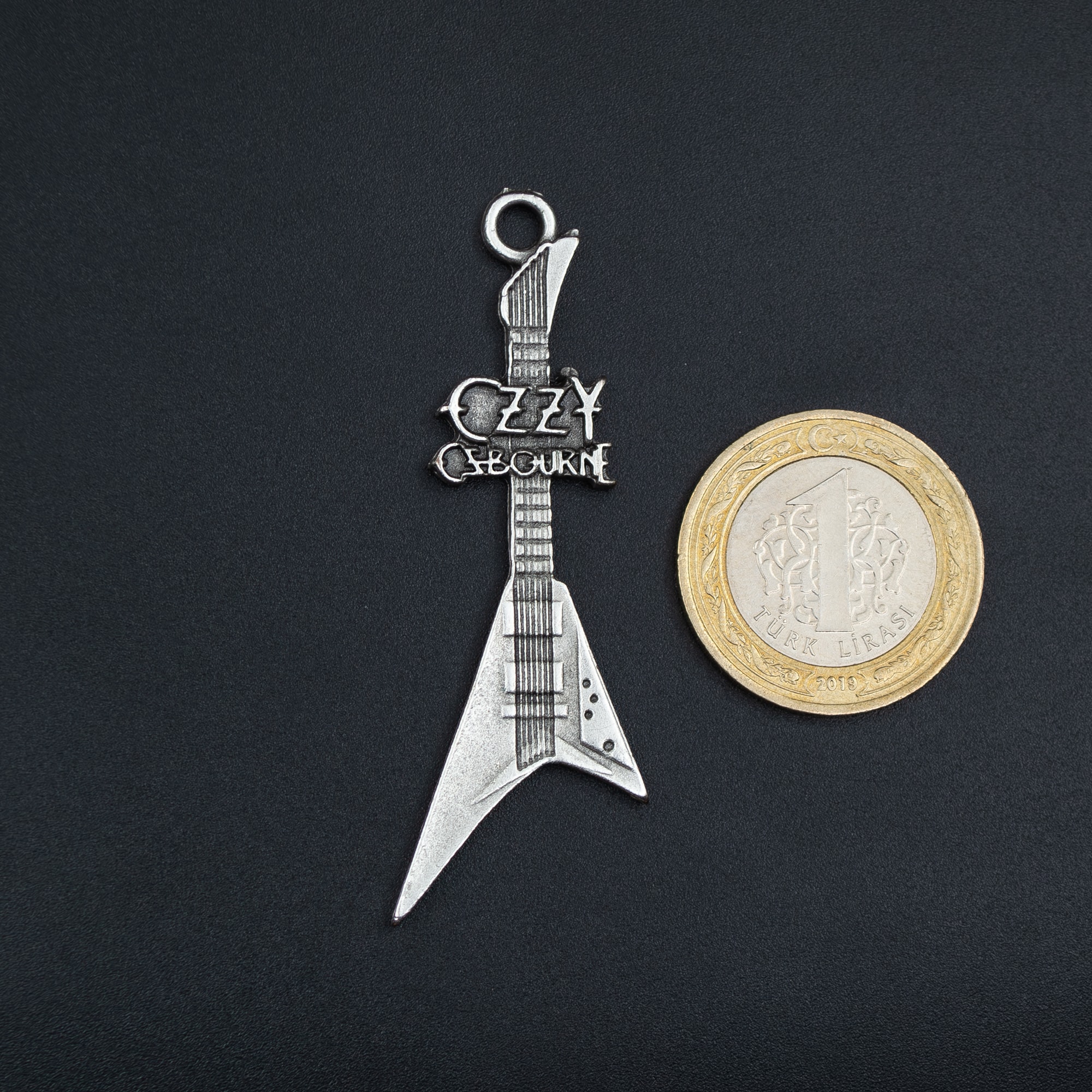 Ozzy Osbourne Elektro Gitar Kolye - Gümüş ( Silver ) Renk - 60 cm Deri İp Kolye