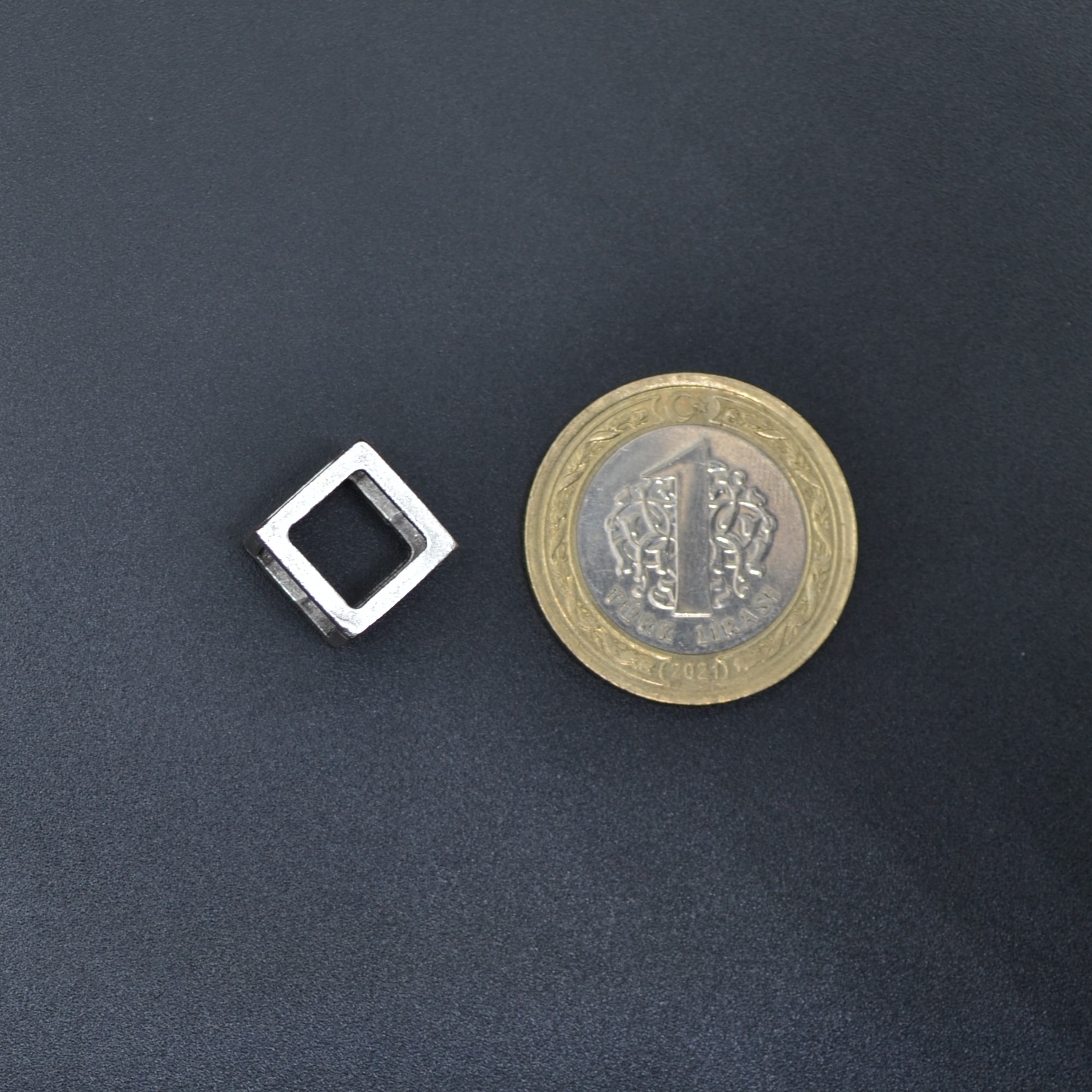 Geometrik - Küp Kolye - Gümüş ( Silver ) Renk - 60 cm Düz Ezme Zincir Kolye