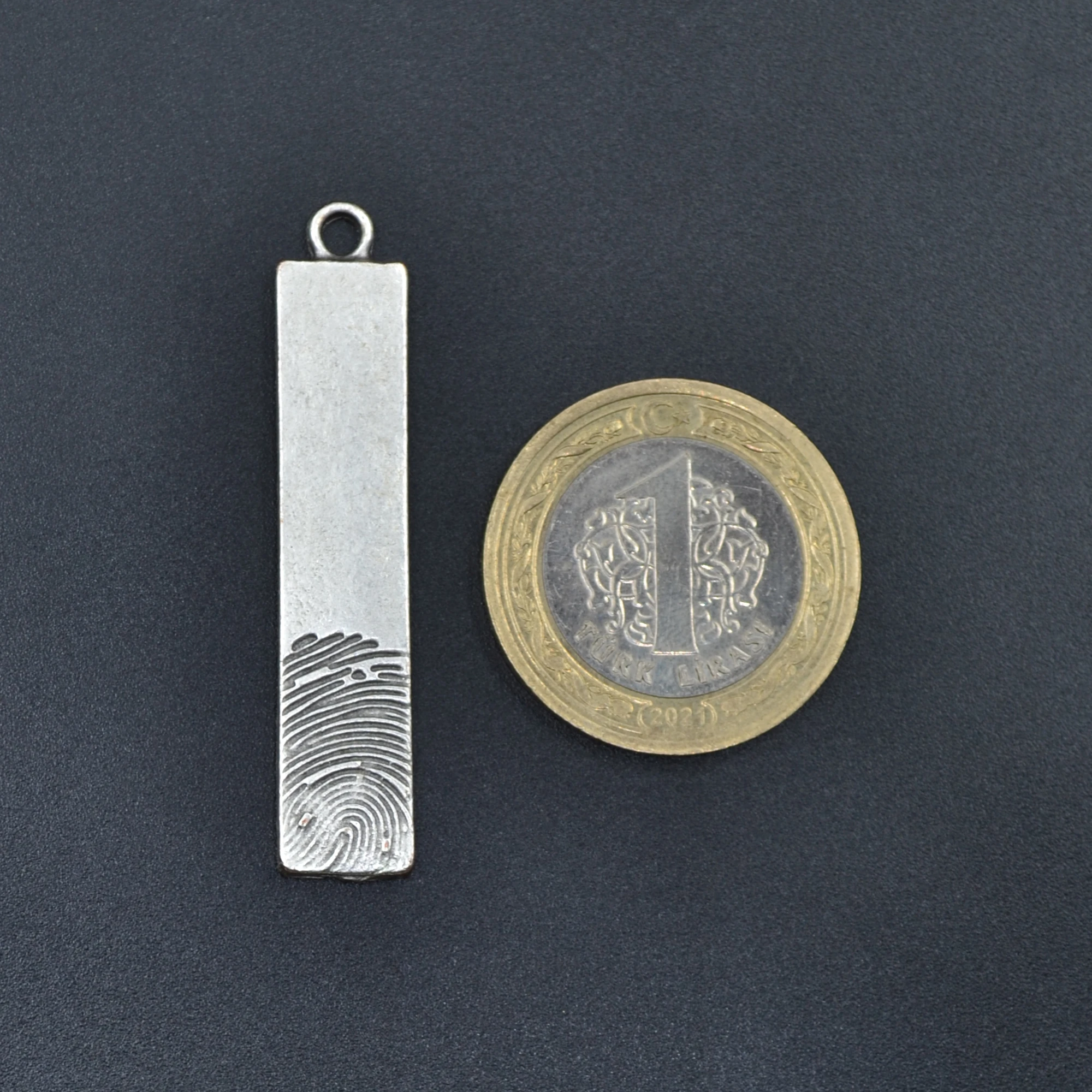 Parmak İzi Desenli Çubuk Kolye - Gümüş ( Silver ) Renk - 60 cm Düz Ezme Zincir Kolye